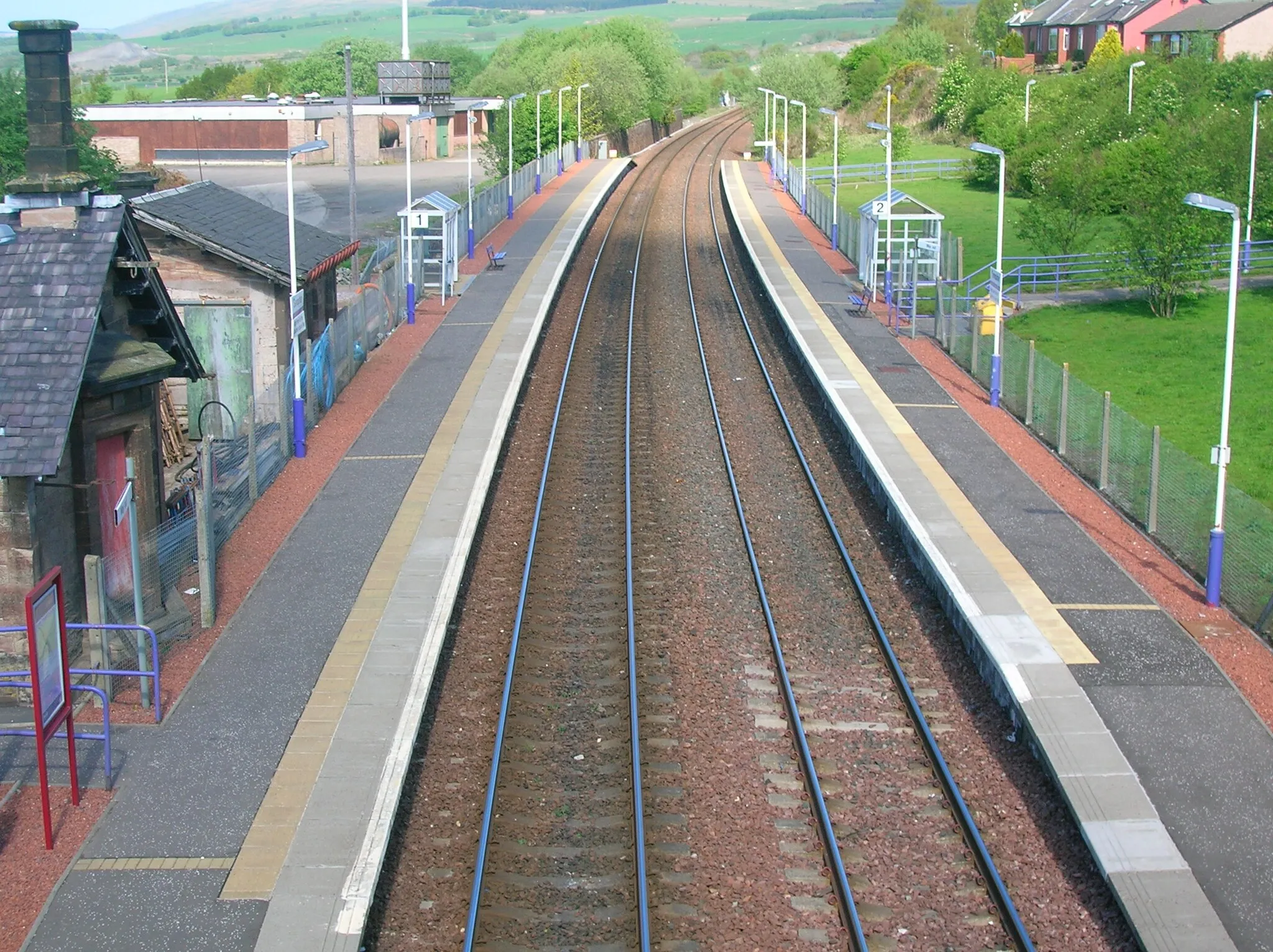 Photo showing: Sanquhar station looking towards Kirkconnel. May 2007. Glasgow - Dumfries - Carlisle line. Rosser 14:48, 4 May 2007 (UTC)