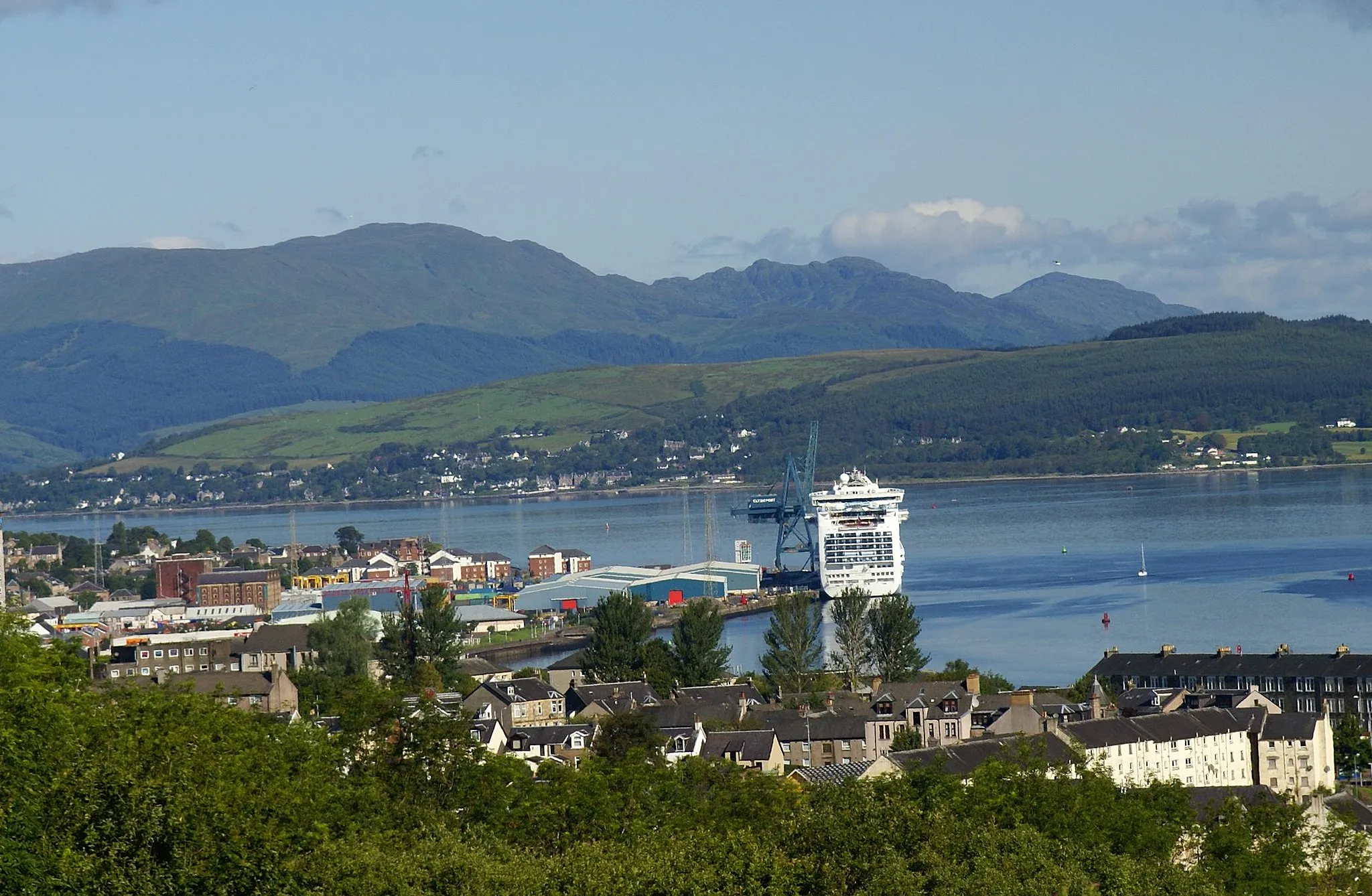 Photo showing: View looking north west over Greenock, Scotland, and across the Firth of Clyde towards Kilcreggan. The Cruise ship Golden Princess is shown docked at Greenock Ocean Terminal.
