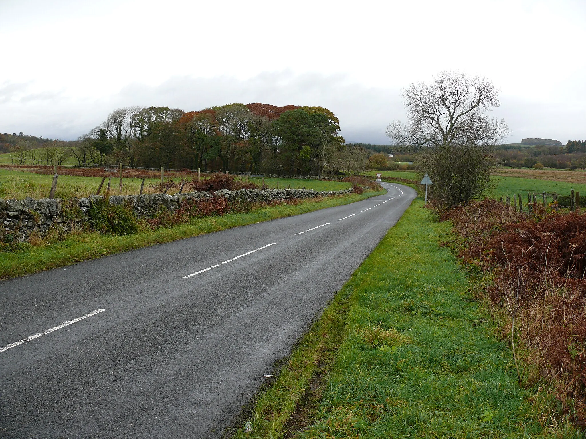 Photo showing: Between two cairns near Shennanton, Kirkcowan. At this point the B735 runs down from the railbridge to the junction with the A75.