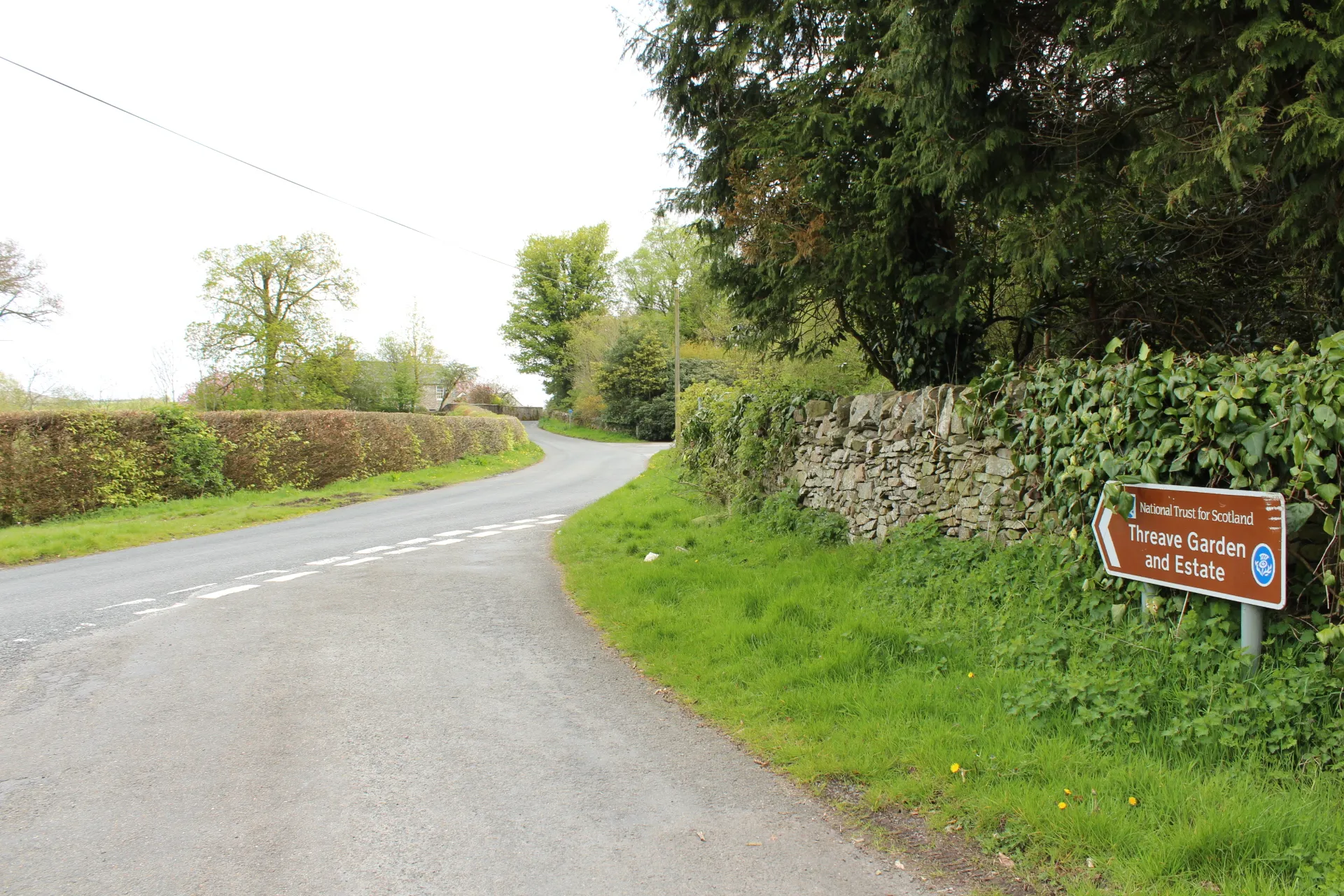 Photo showing: Road to Mid Kelton