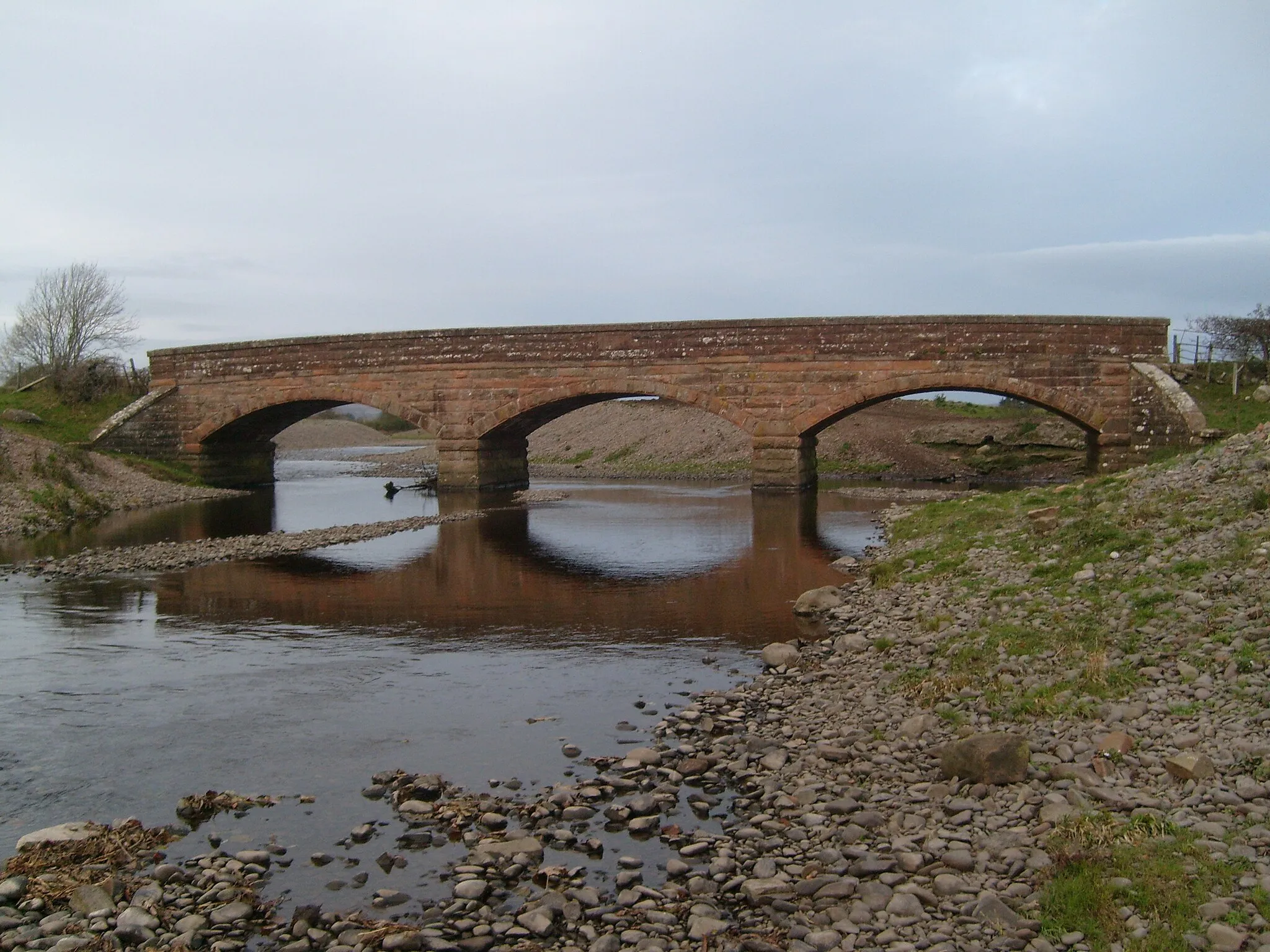 Photo showing: River Kinnel at Shaw Bridge Templand