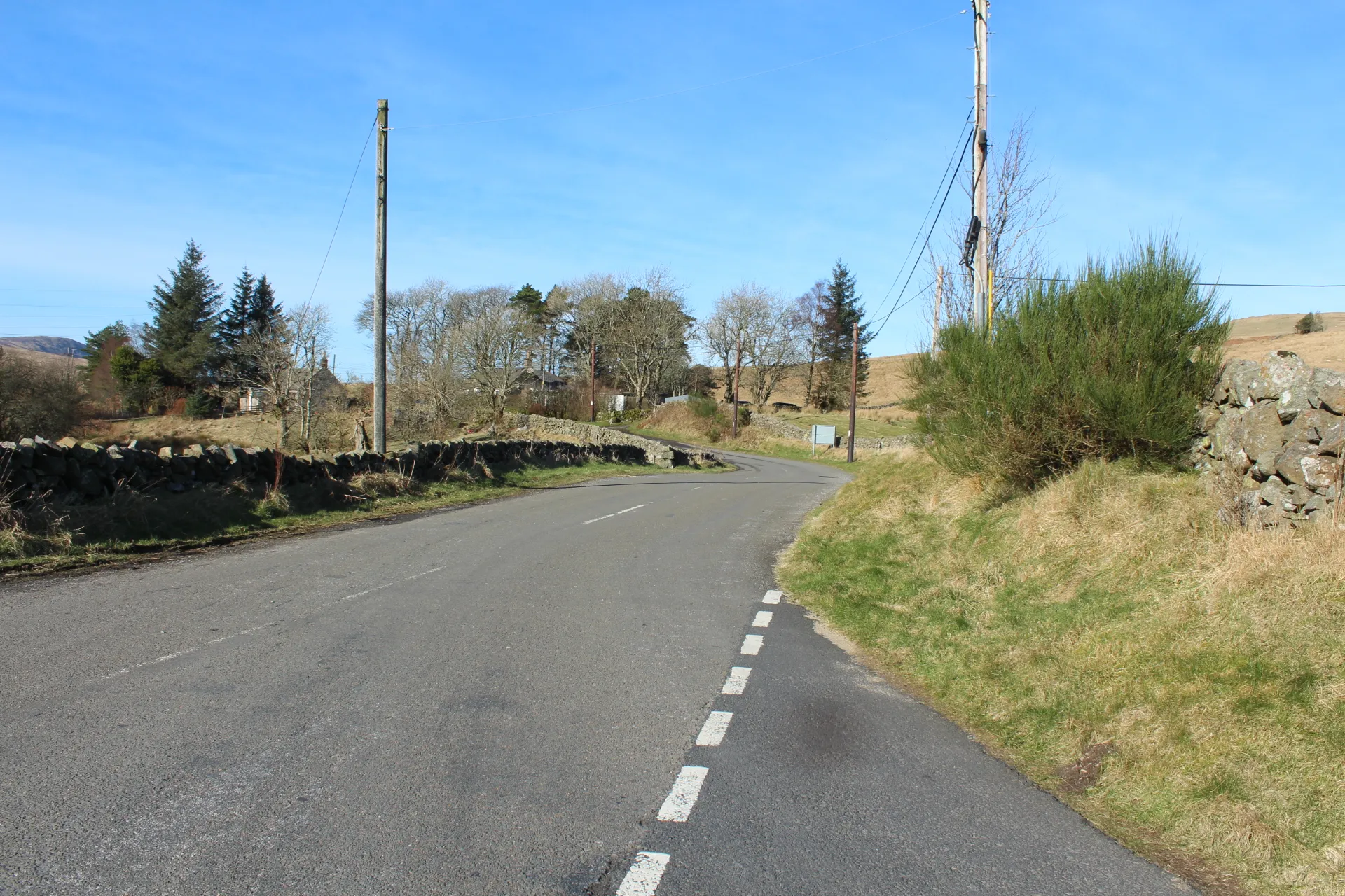 Photo showing: Road at North Liggat