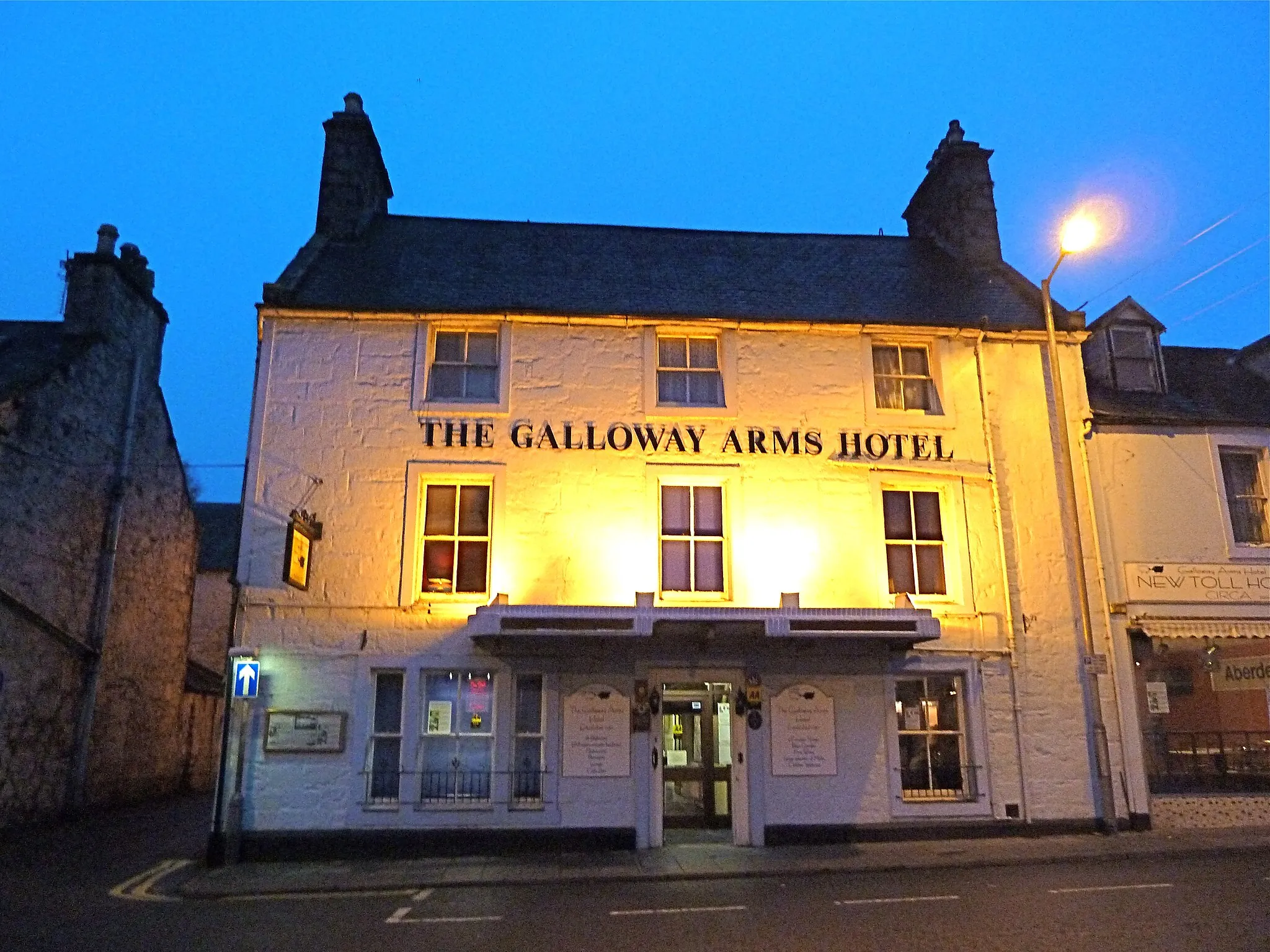 Photo showing: One of Newton Stewart's several pubs and hotels