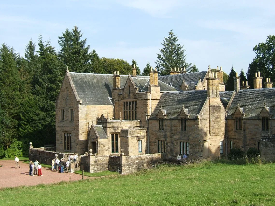 Photo showing: Corehouse in Lanarkshire, Scotland. The house is situated by the River Clyde and close to New Lanark.