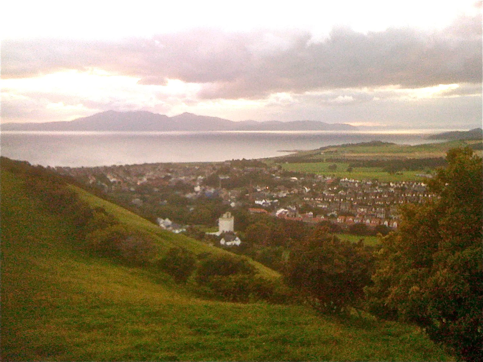 Photo showing: West Kilbride, as seen from Law Hill.  Law Castle is in the foreground.