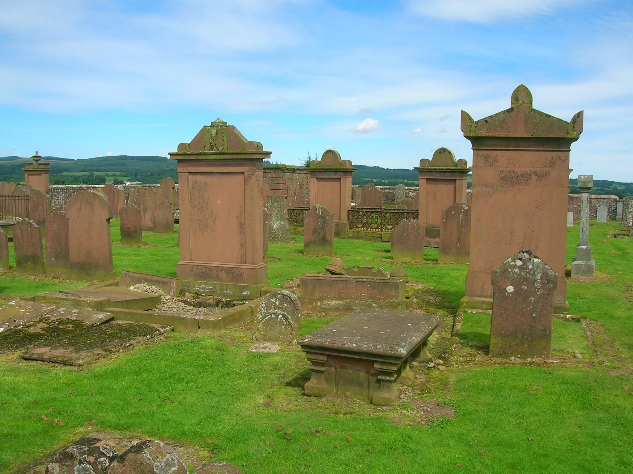 Photo showing: A general view of the Dunscore Old Kirk burial ground, Merkland, Dumfries and Galloway, Scotland