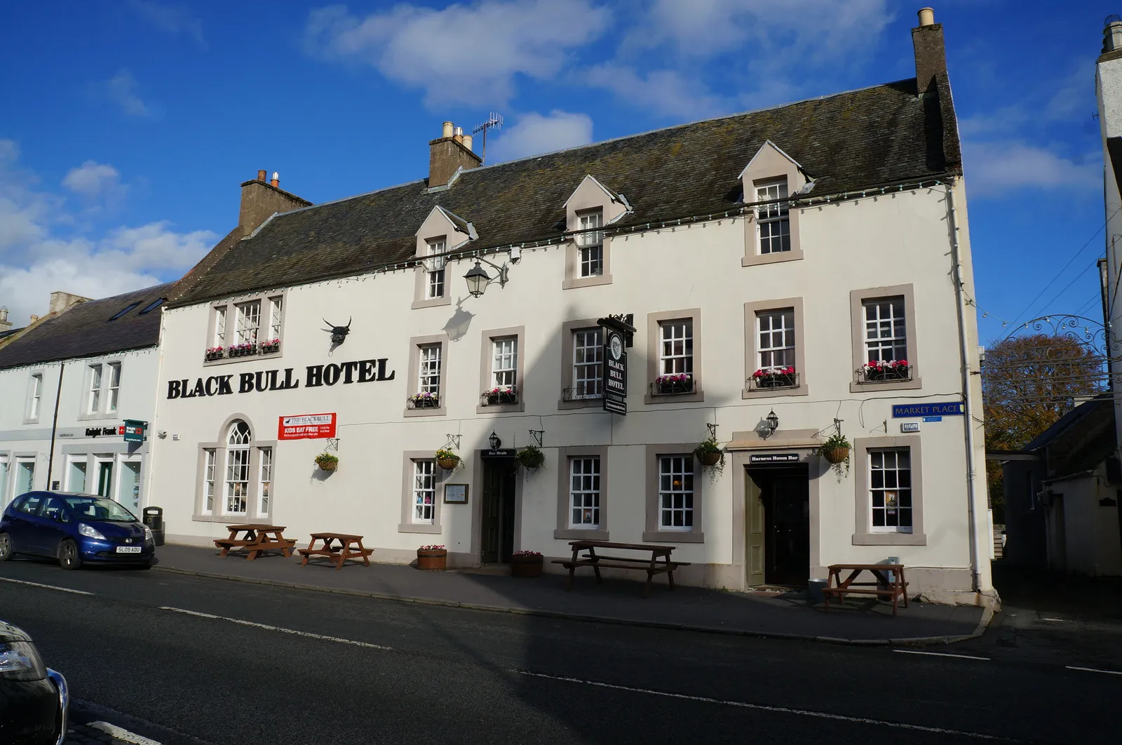 Photo showing: The Black Bull Hotel, Lauder