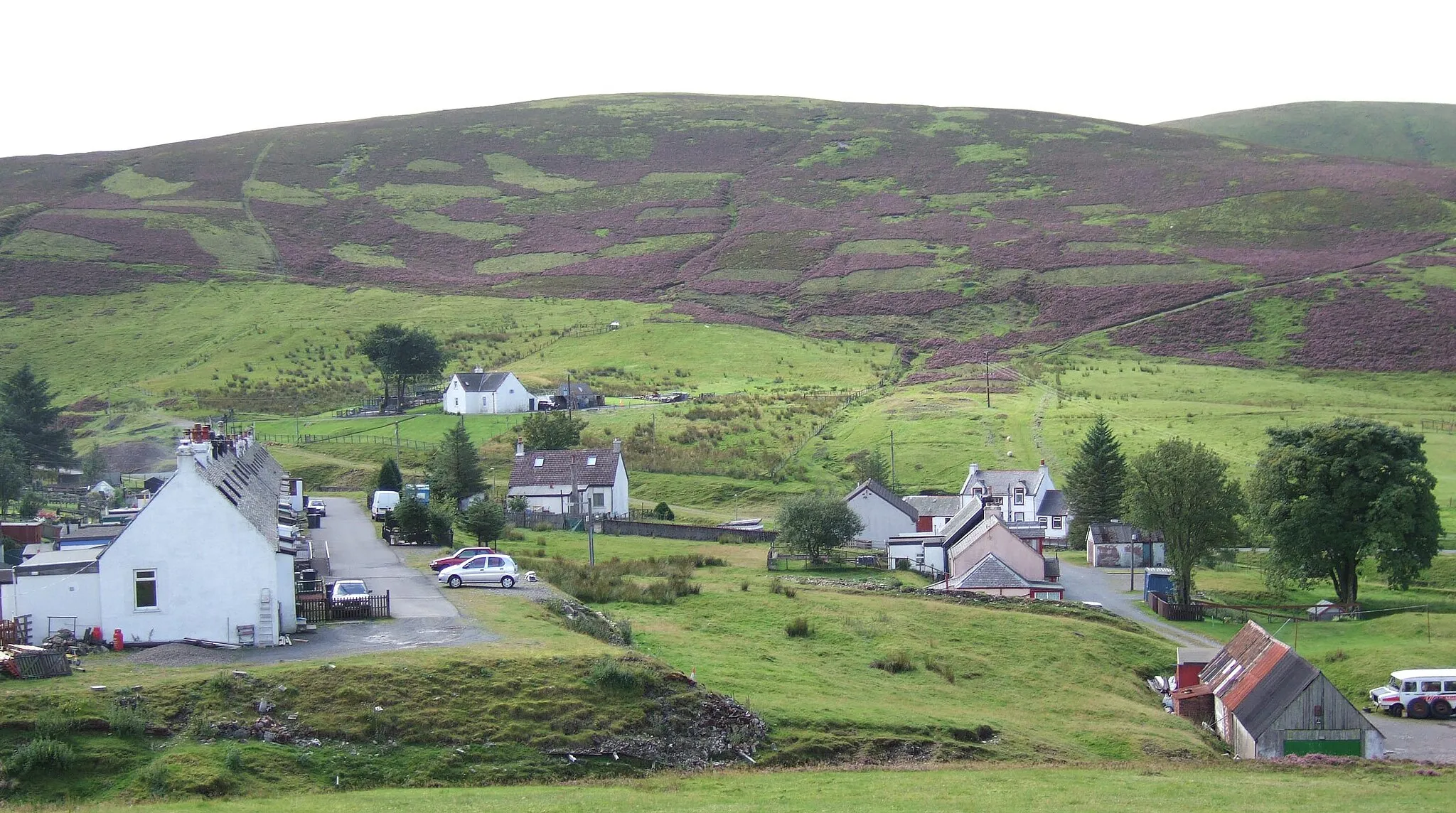 Photo showing: Wanlockhead Village. 29th August 2005
Photographer - A.M.Hurrell
Camera - Fuji FinePix F10

Modified - Trimmed and file size reduced using Finepix Software