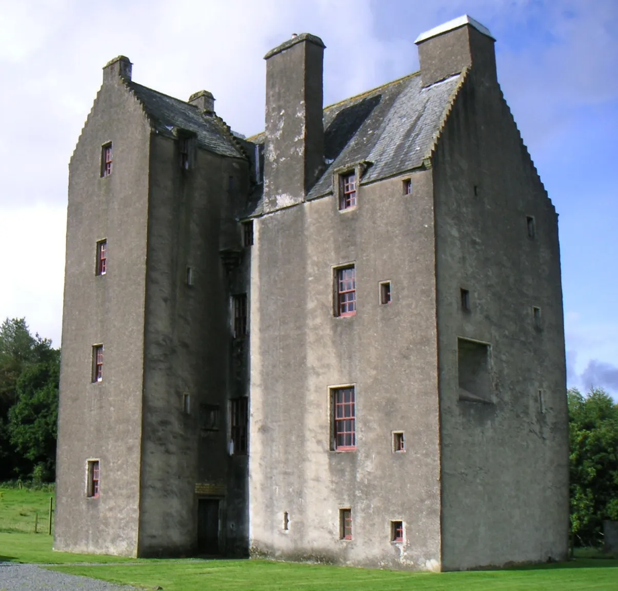 Photo showing: The Castle of Park is a 16th century L-plan tower house near Glenluce, in Dumfries and Galloway, southwest Scotland. It is a category A listed building.