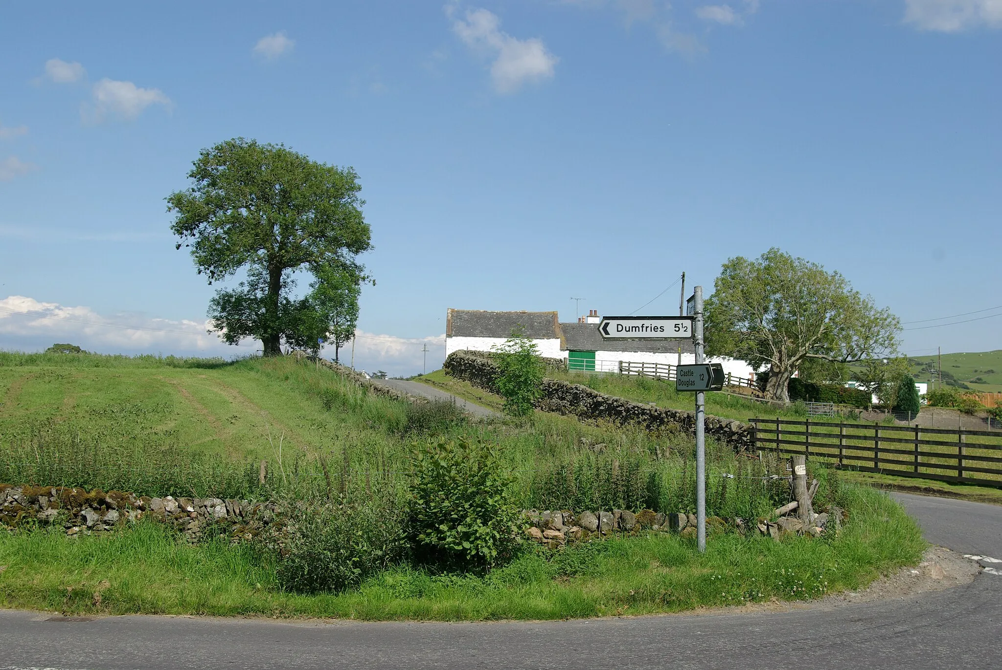 Photo showing: Road junction at Lochfoot