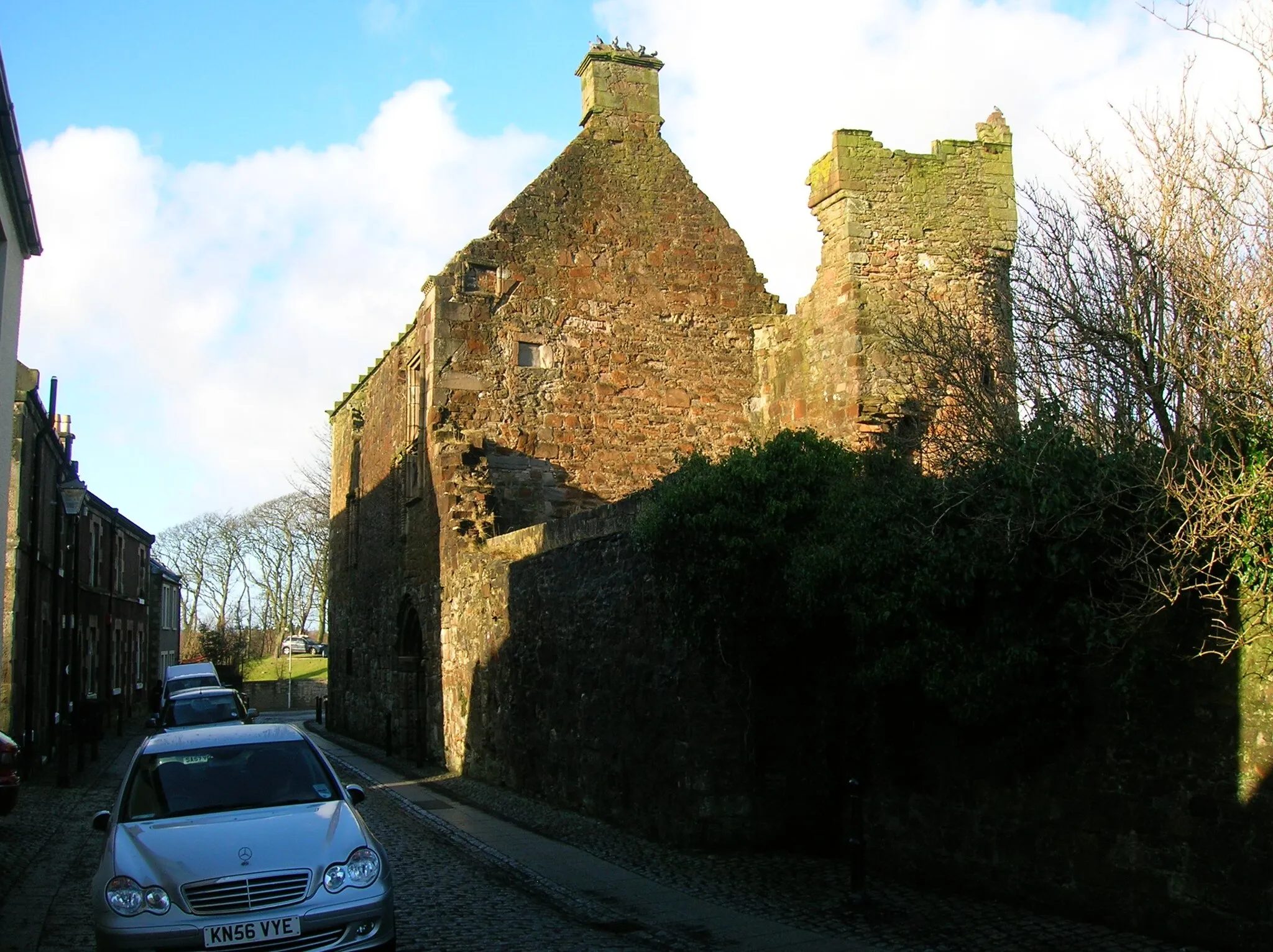 Photo showing: Seagate Castle and Street from the East. Irvine, North Ayrshire, Scotland