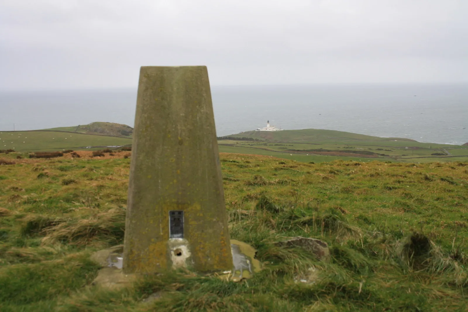 Photo showing: Killantringan trig point