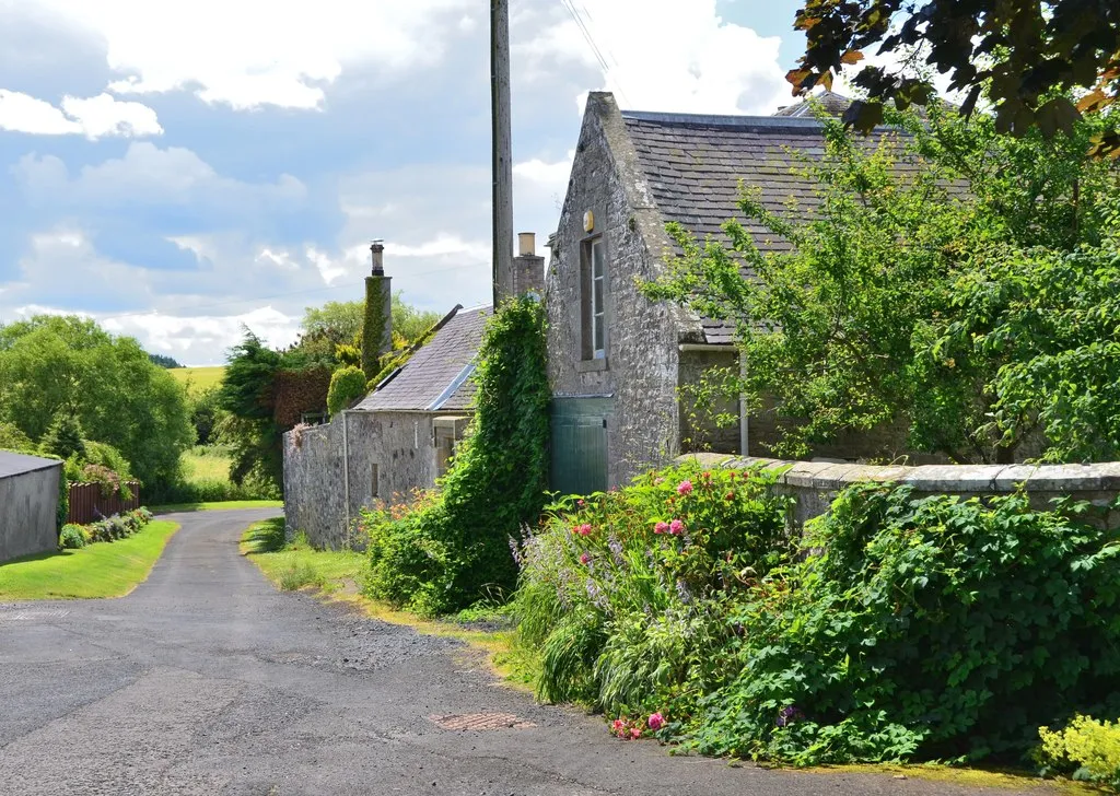 Photo showing: Lane near Ednam church