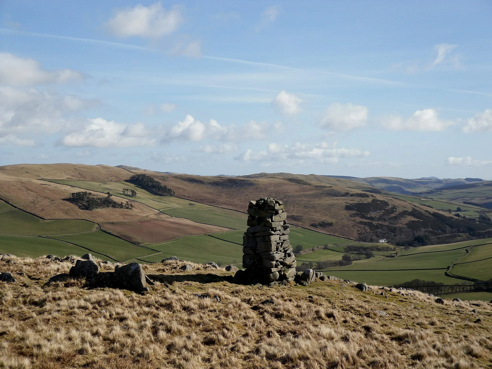 Photo showing: Looking East from one of the Large Cairns on the summit of Cauld Face