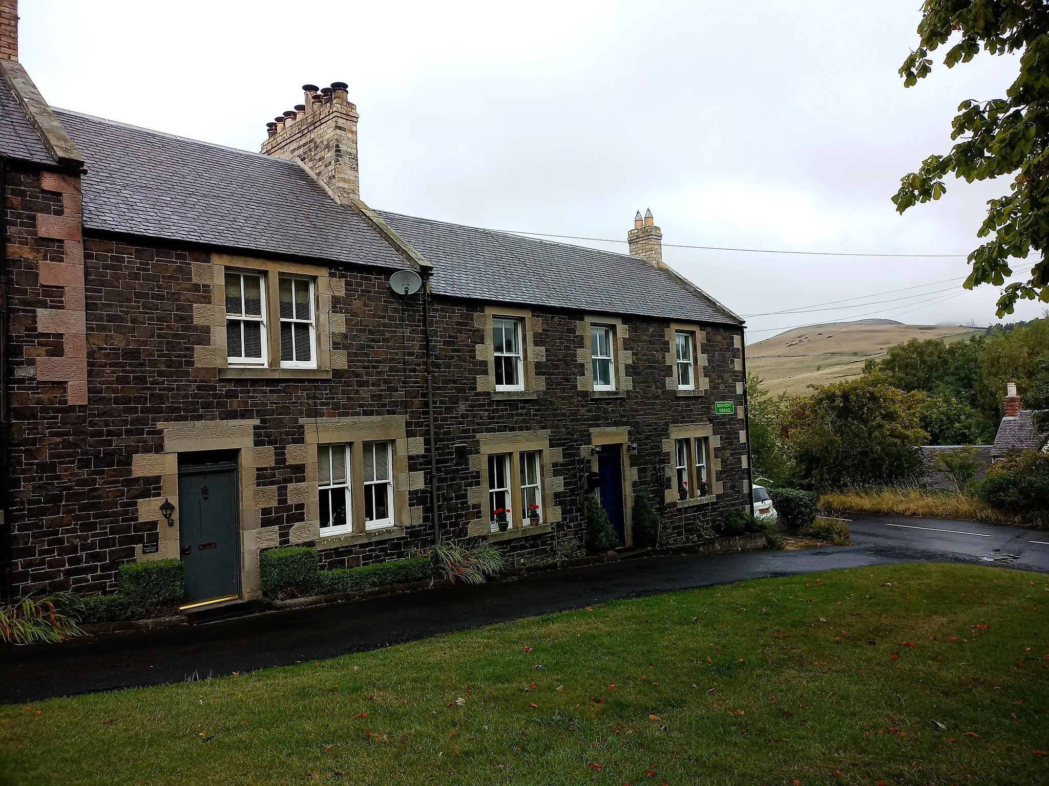 Photo showing: 1 Bowmont Terrace, Town Yetholm (terrace house in Town Yetholm, Scottish Borders, Scotland, UK)