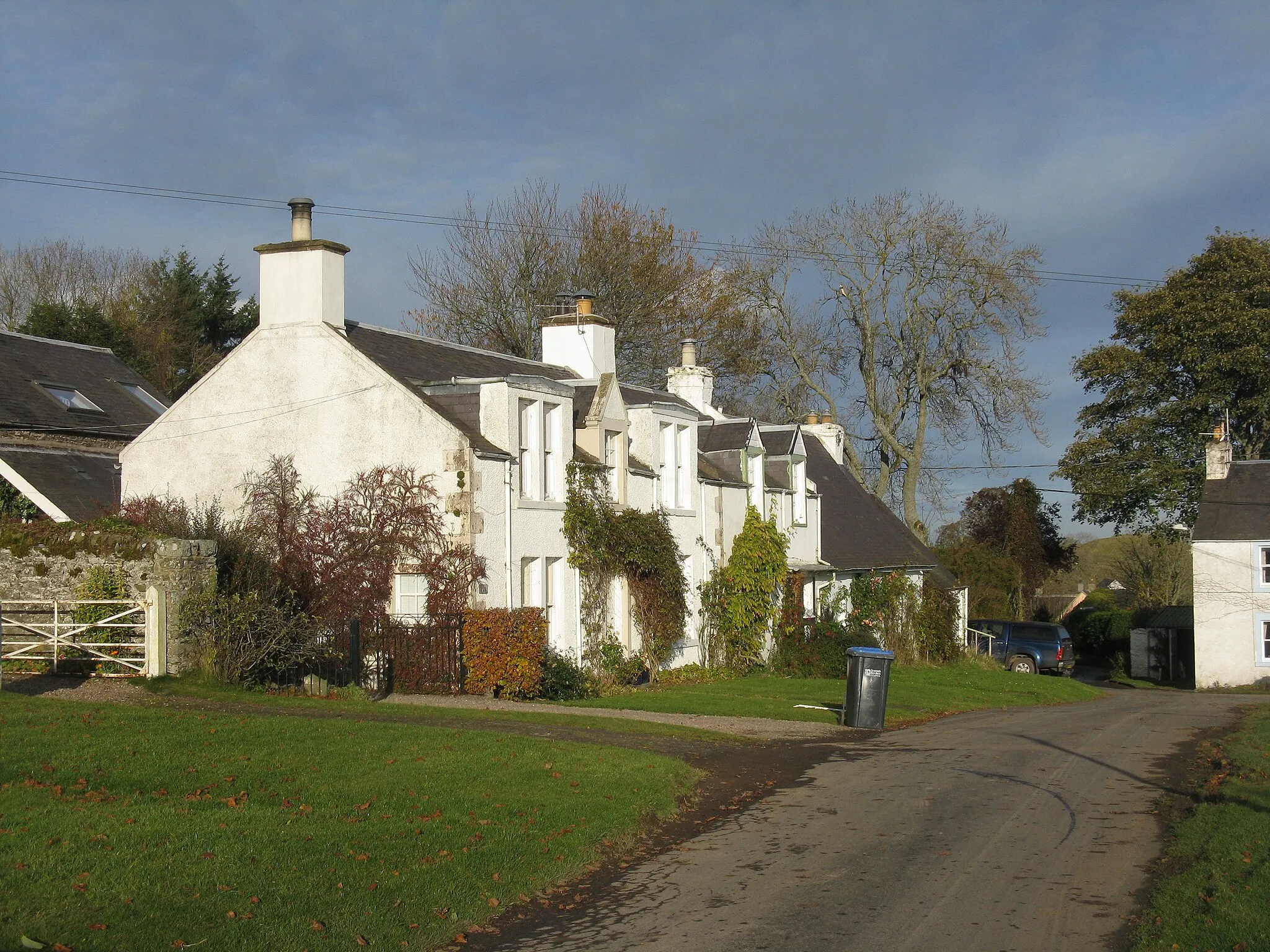 Photo showing: Cottages at Midlem