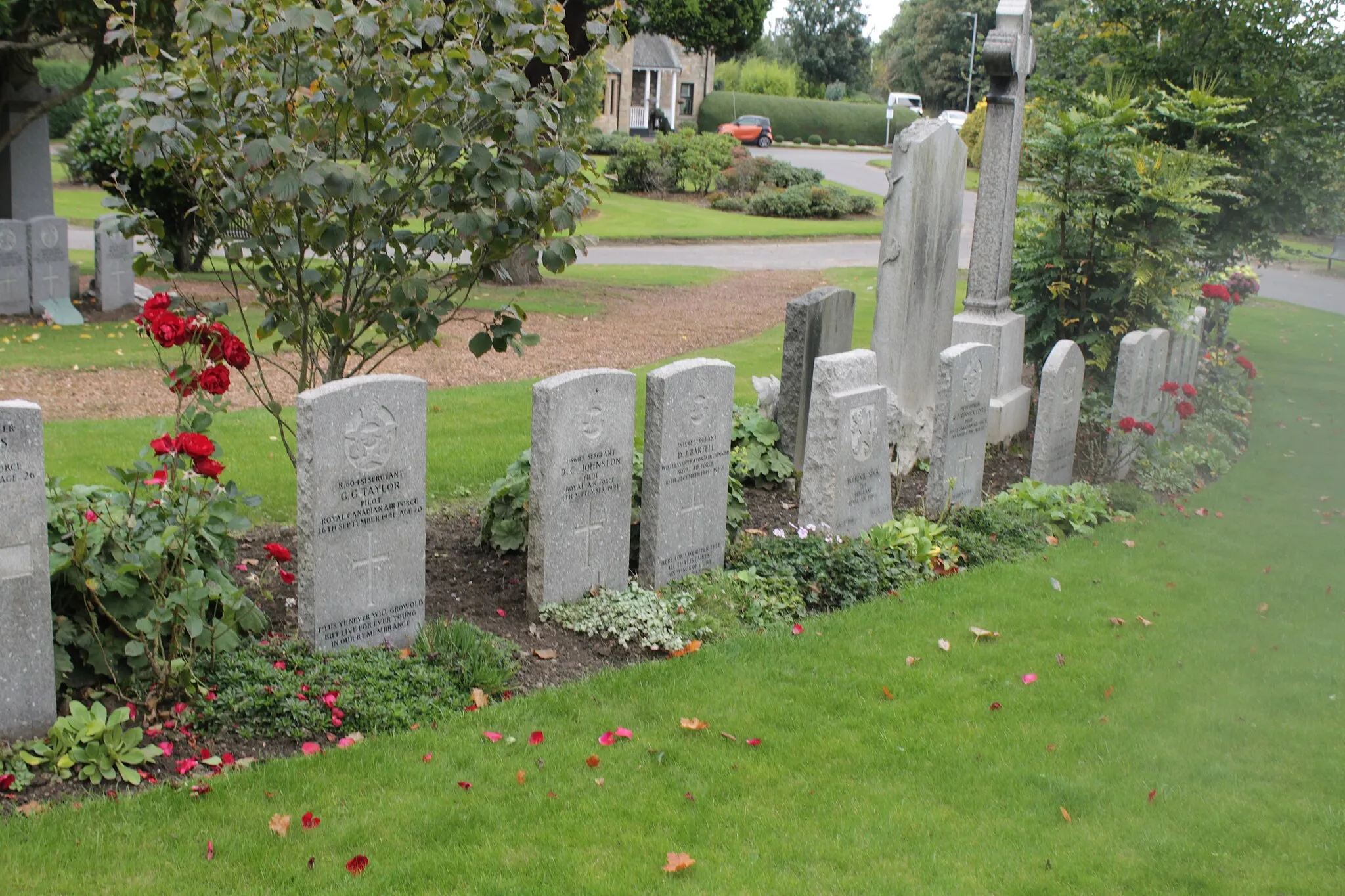 Photo showing: CWGC headstones of British, Czechoslovak and Polish airmen in Grandsable Cemetery