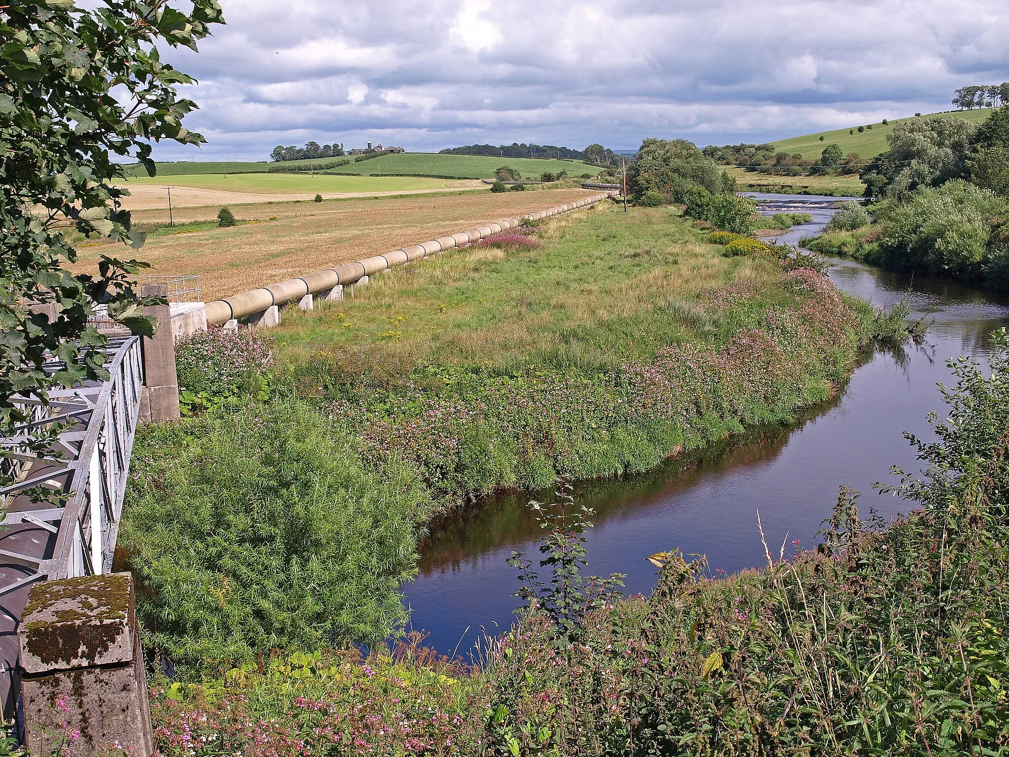 Photo showing: River Irvine and Pipeline, Drybridge
