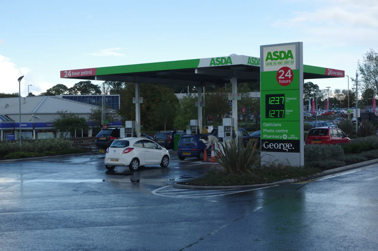 Photo showing: Asda Carlisle - petrol station