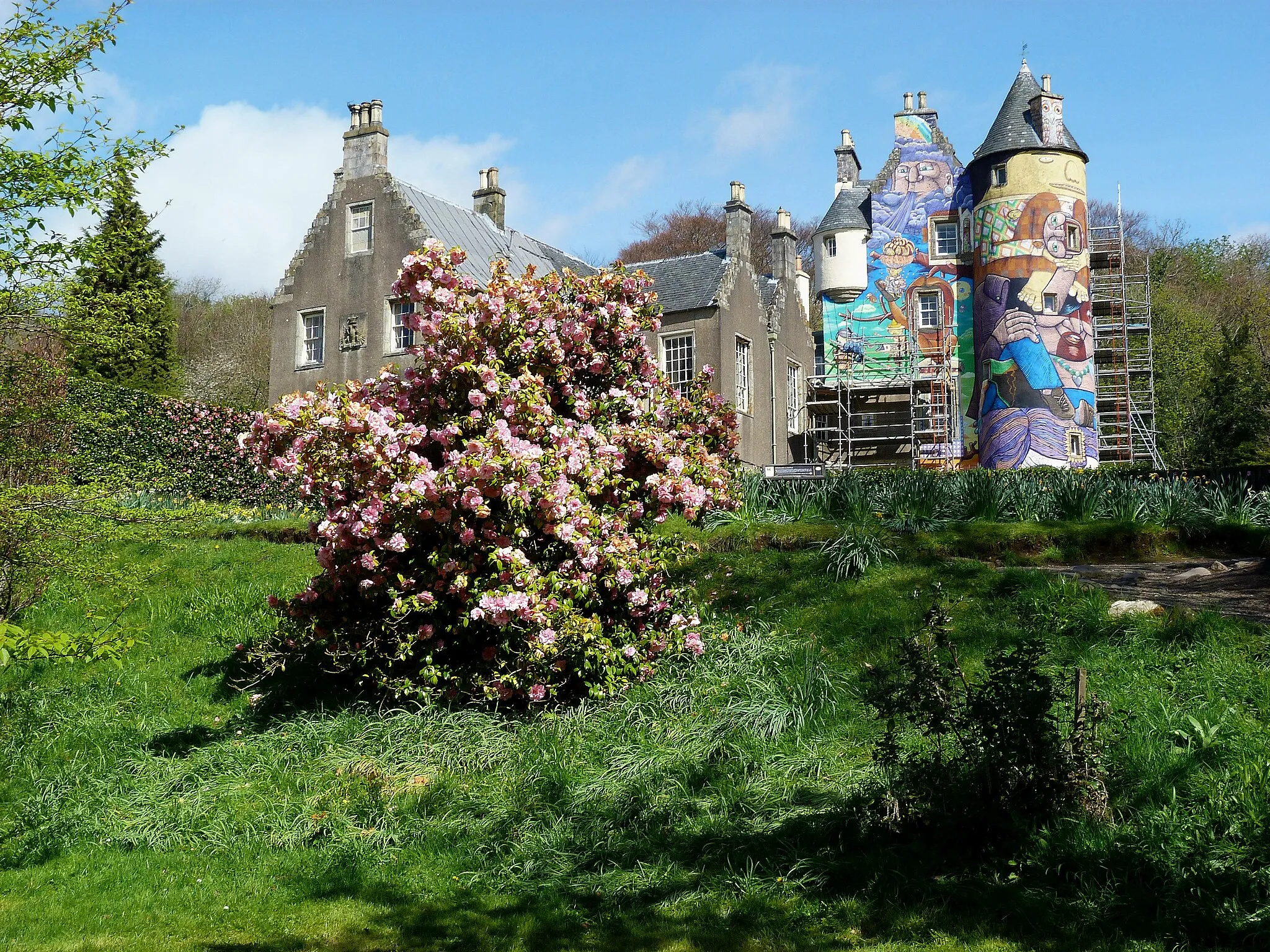 Photo showing: Kelburn Castle & Estate