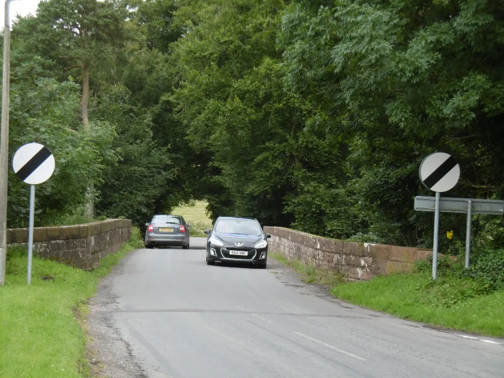 Photo showing: Bridge, Millhousebridge