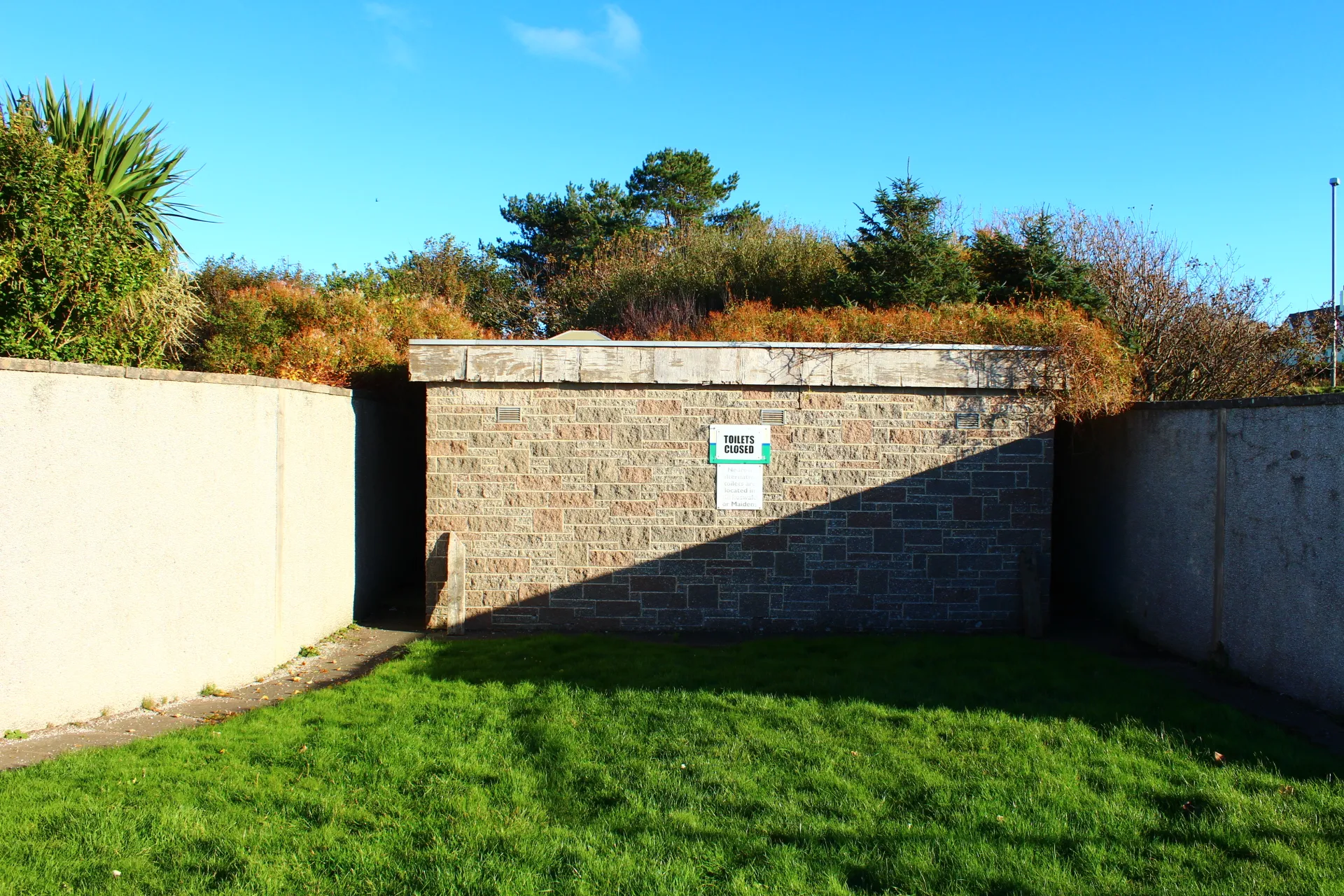 Photo showing: Toilets at Turnberry Car Park (Closed)