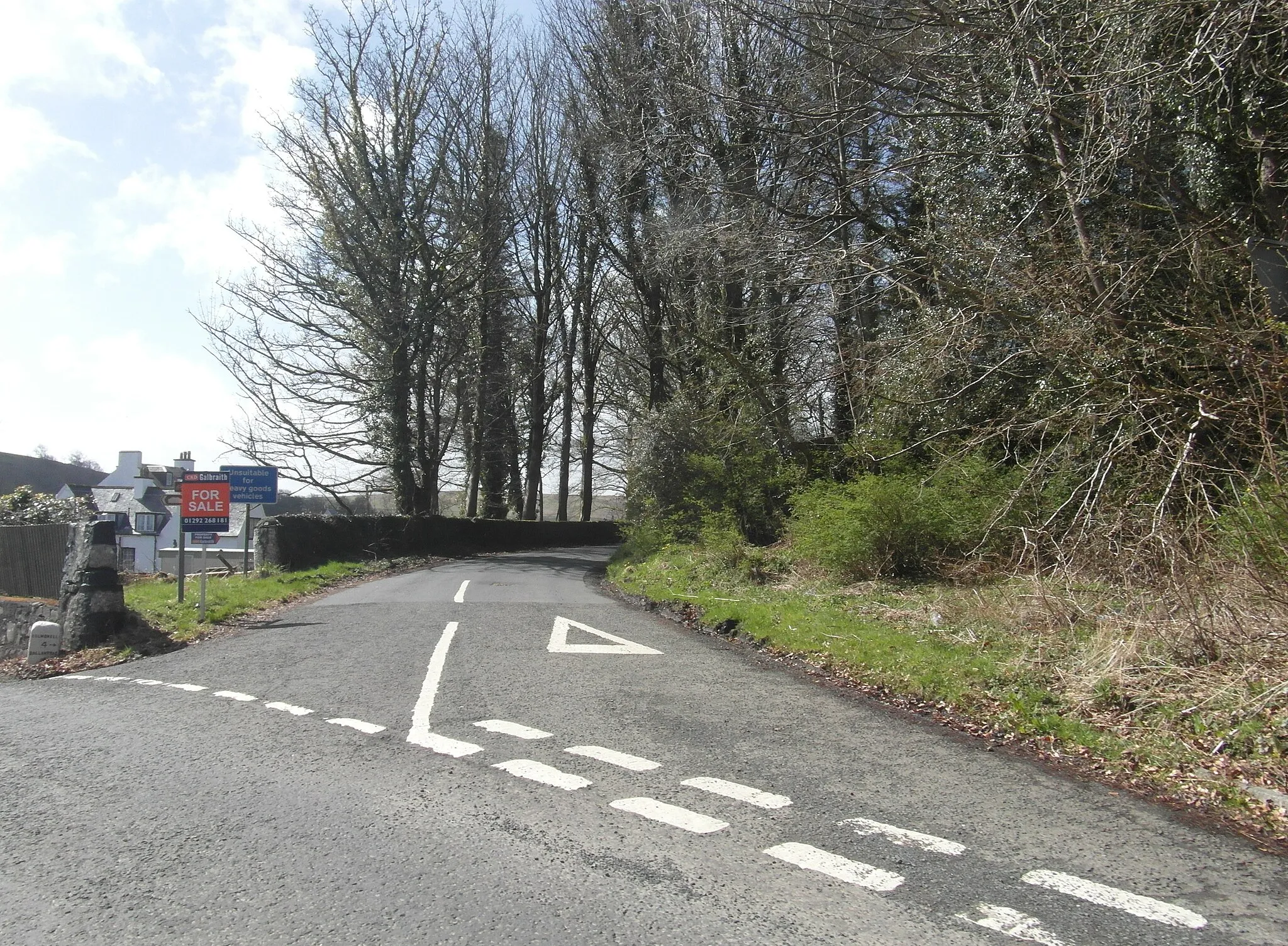 Photo showing: A minor road to the B734