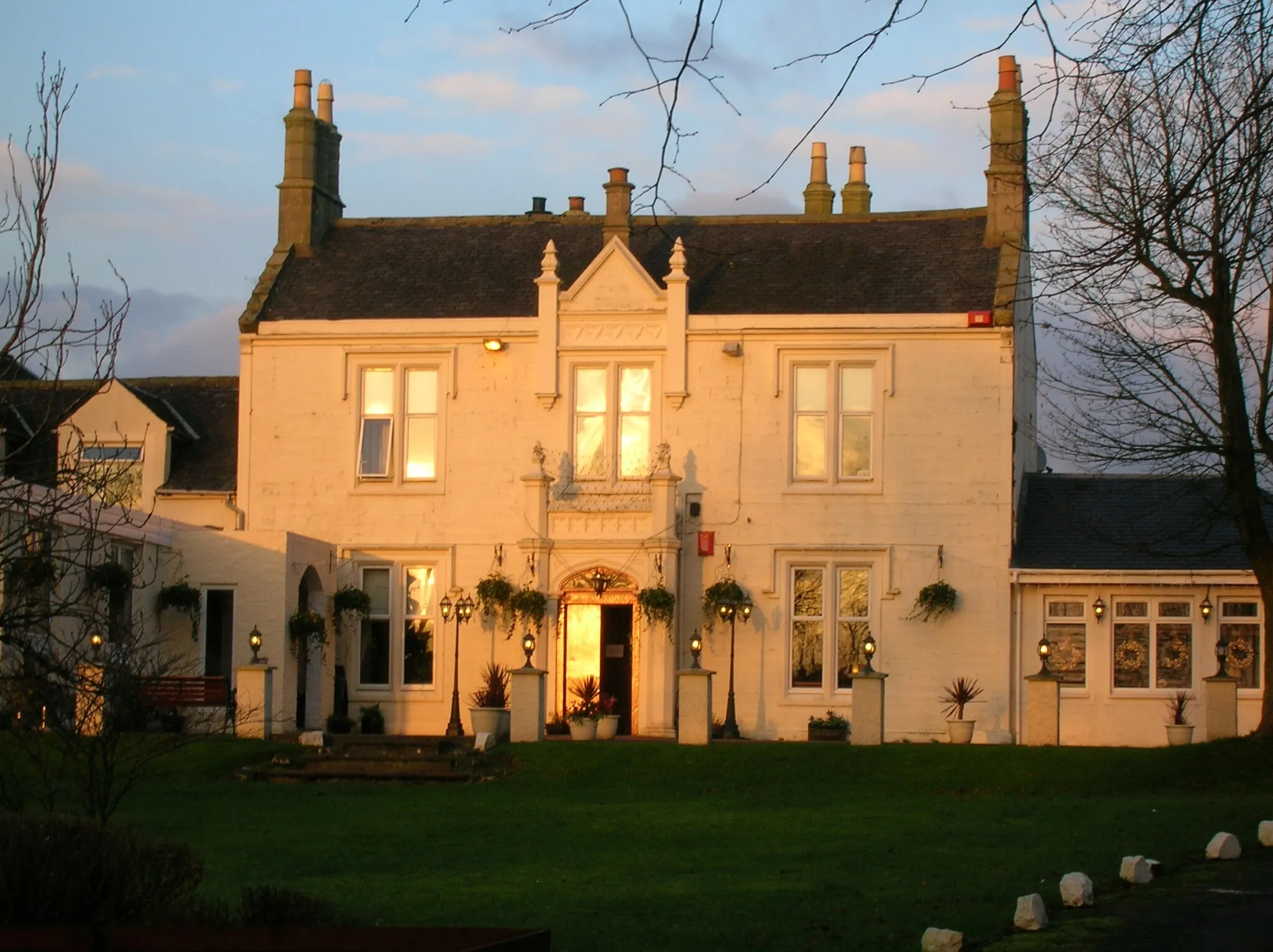 Photo showing: Burnhouse Manor Hotel, Burnhouse, North Ayrshire, Scotland.