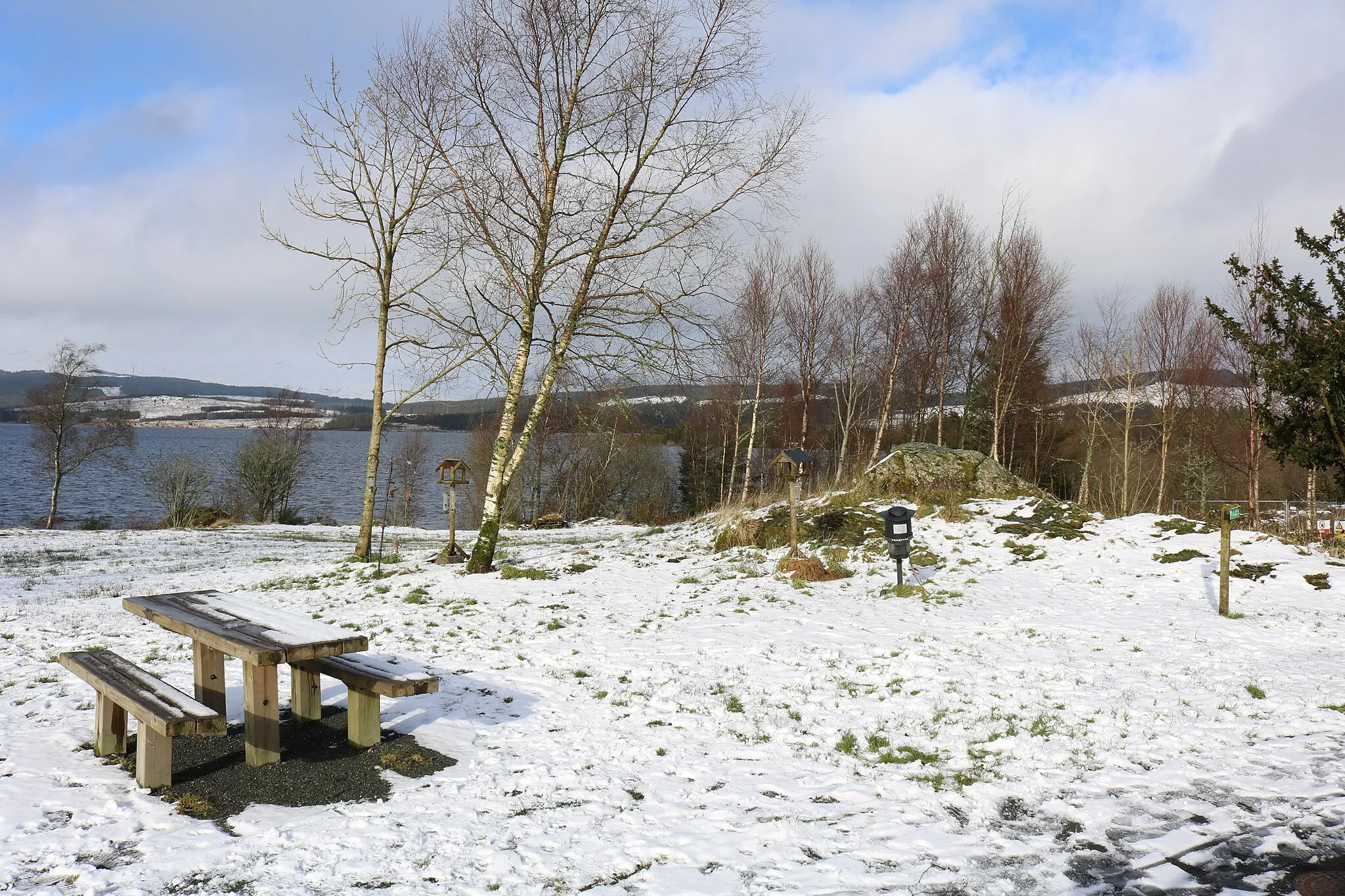 Photo showing: Picnic Area at Clatteringshaws Visitor Centre