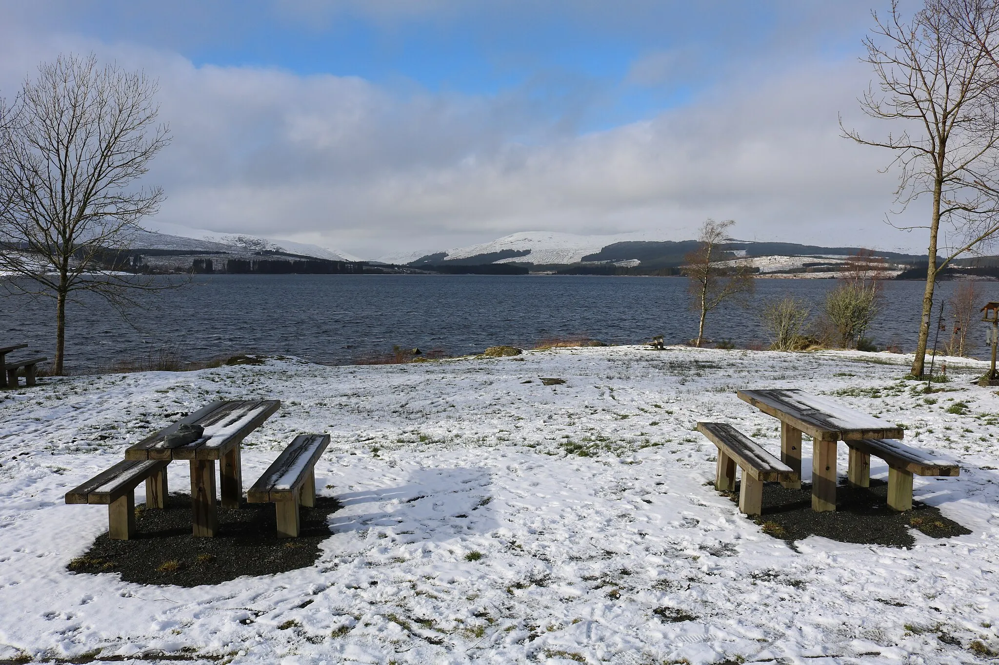 Photo showing: Picnic Area at Clatteringshaws Visitor Centre