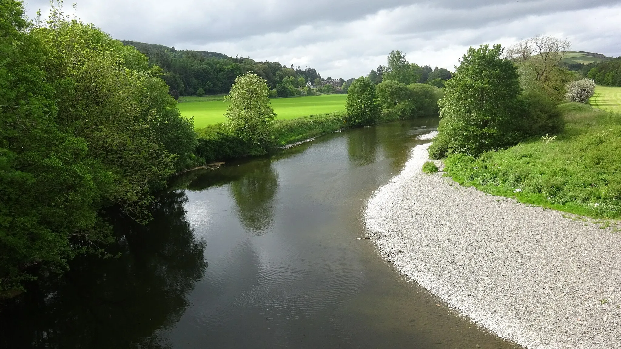 Photo showing: The River Nith at Auldgirth old bridge, Dumfries & Galloway, Scotland. View upstream.