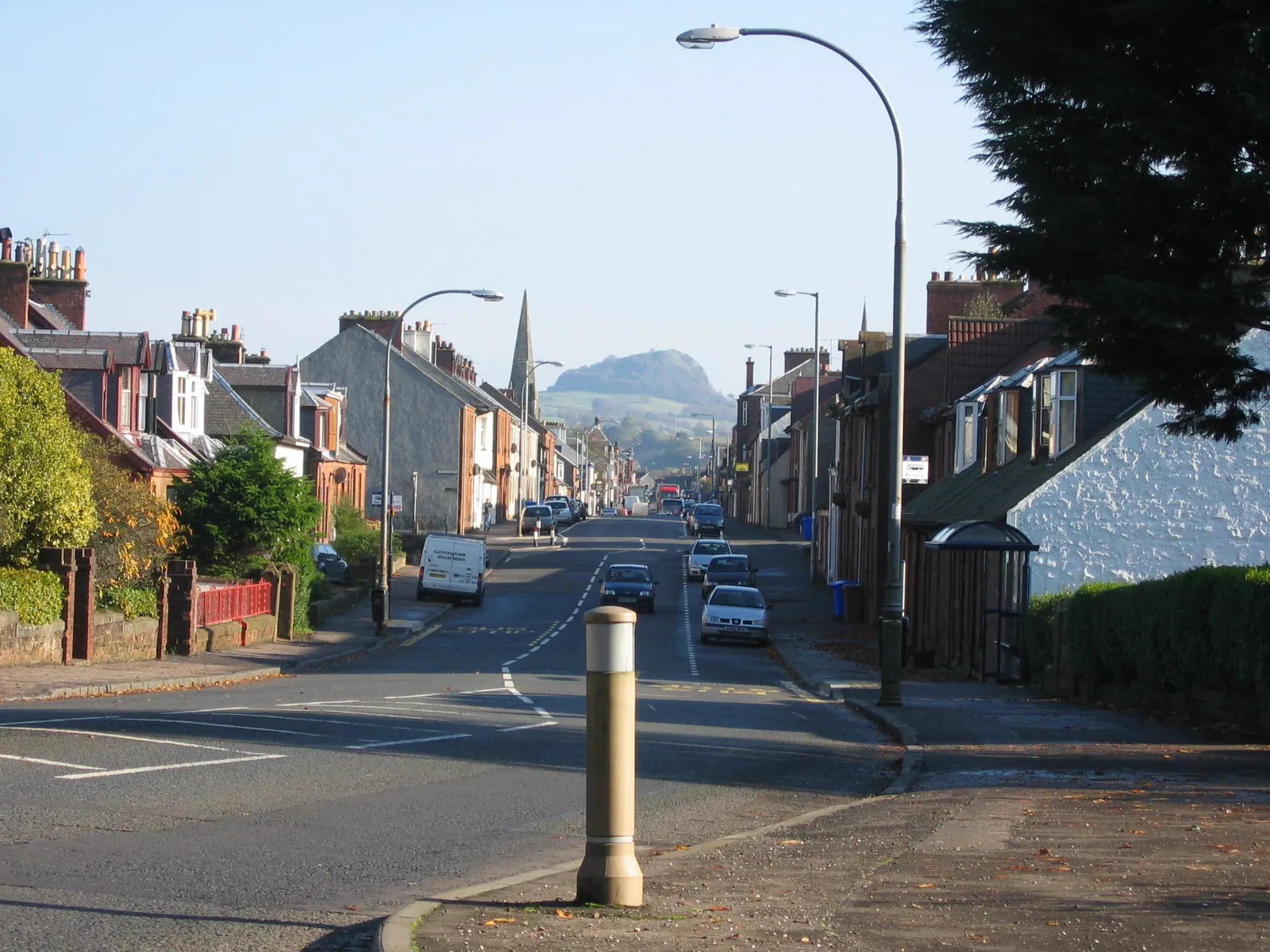 Photo showing: The village of Darvel, Ayrshire, Scotland. Loudoun Hill in the Background.

Taken by me.