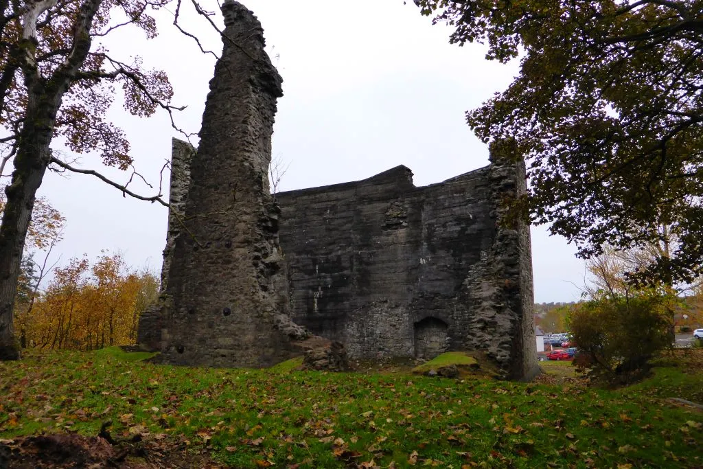 Photo showing: Strathaven Castle (ruin) rear view