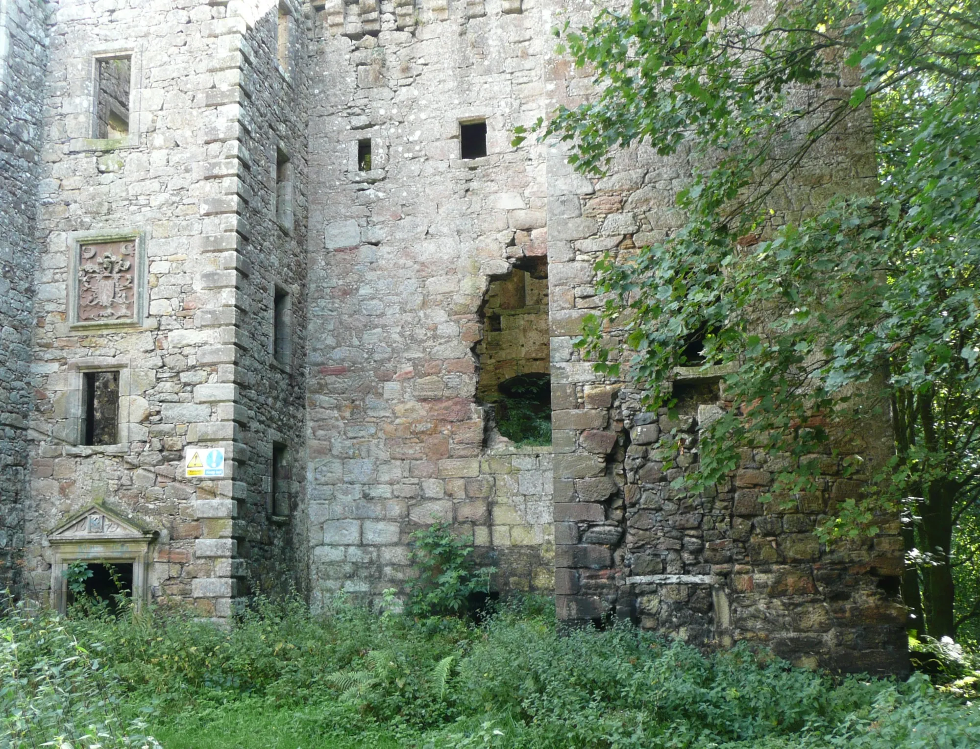 Photo showing: Part of Old Dalquharran Castle