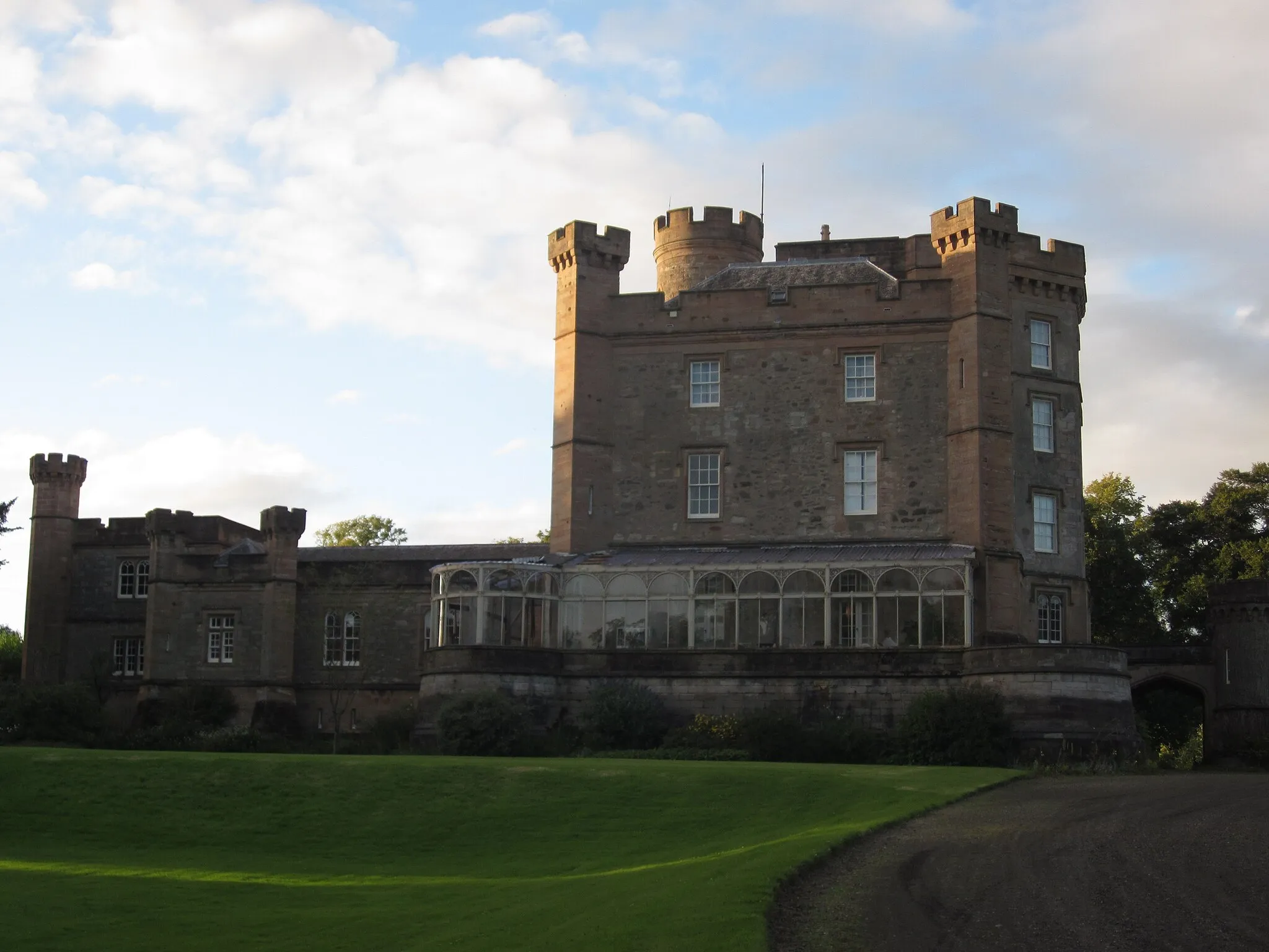 Photo showing: Photo of Caprington Castle, taken by myself.