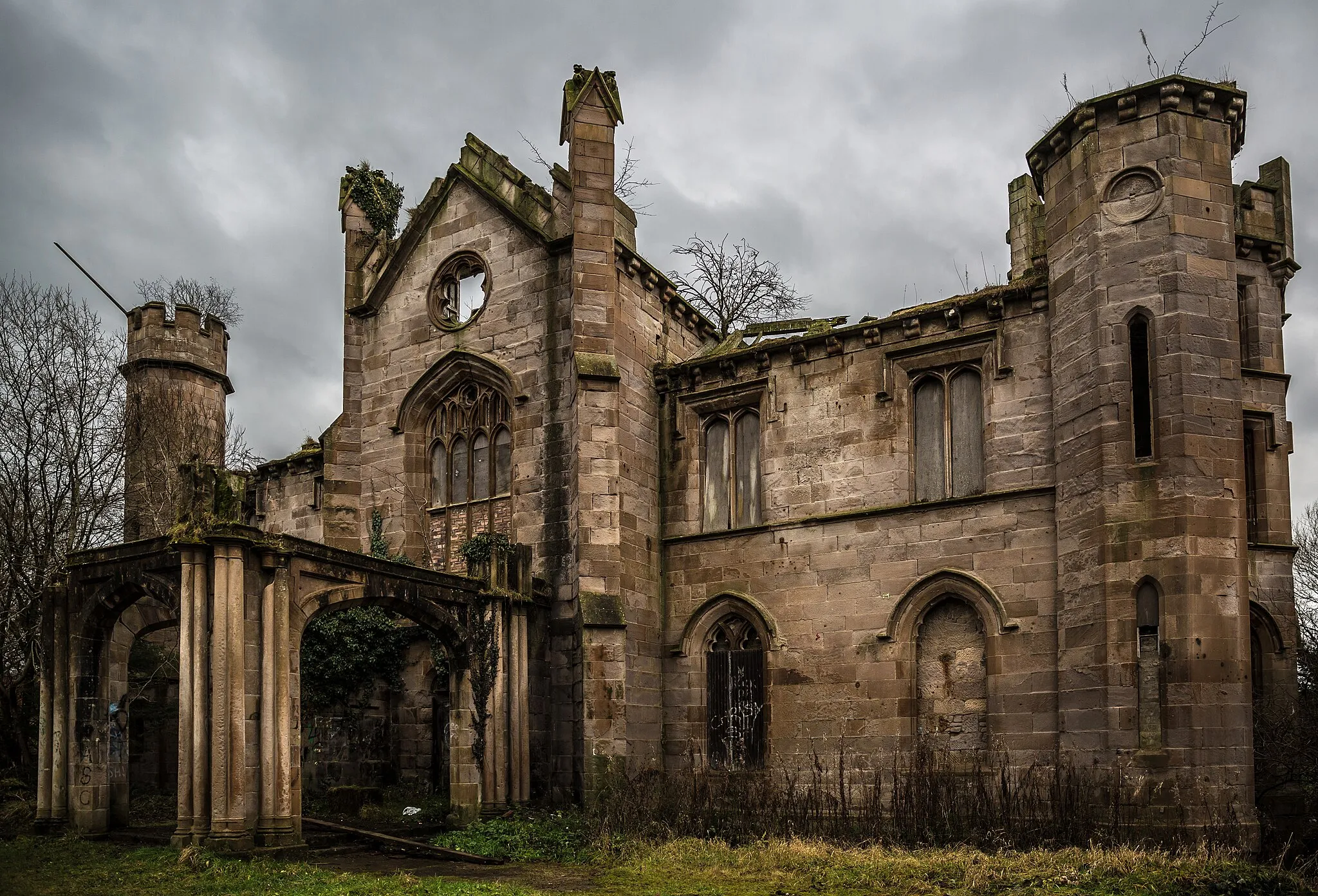 Photo showing: A side view of Cambusneathan Priory.