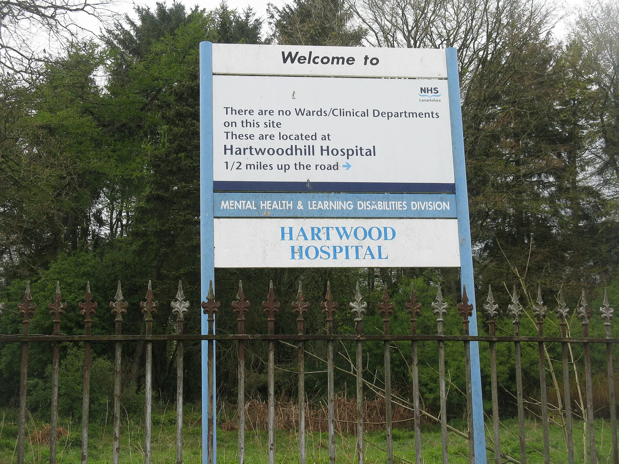 Photo showing: Hartwood Hospital - unhelpful notice