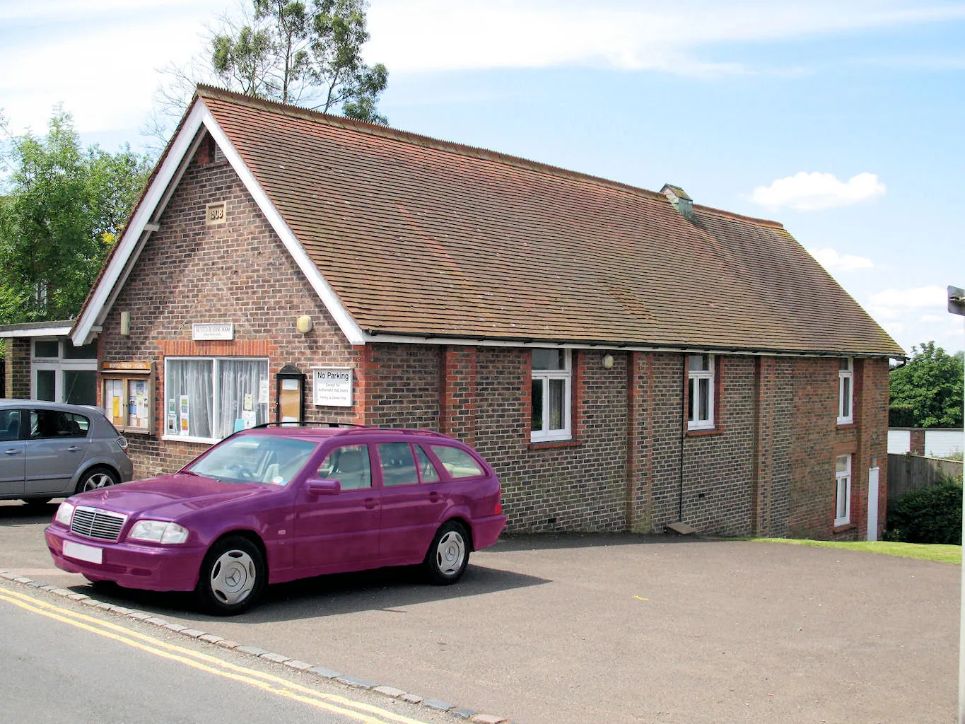 Photo showing: Buxted Parish Hall, East Sussex, England