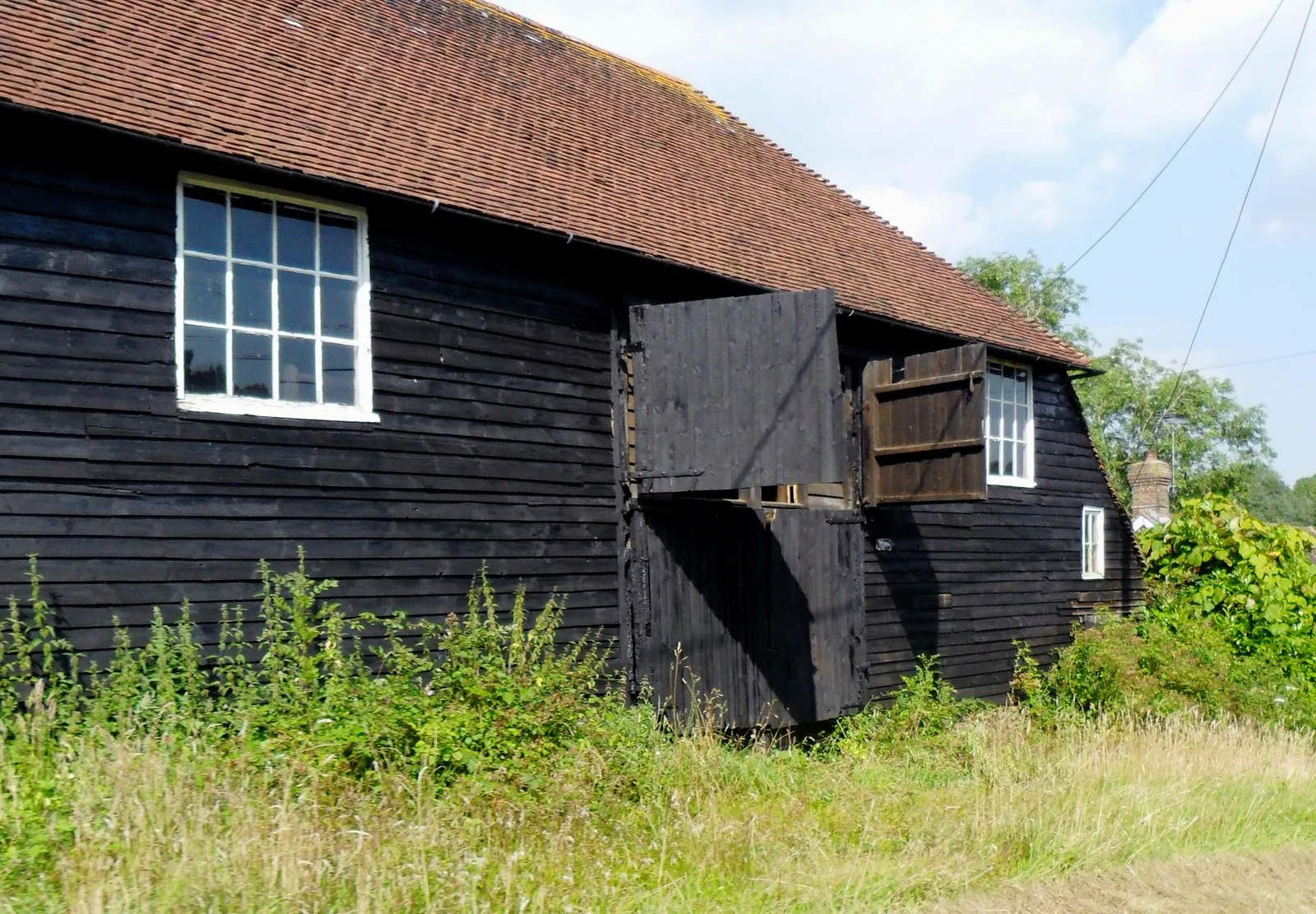 Photo showing: Black barn, Hole and Alchorne Farm, Nutley