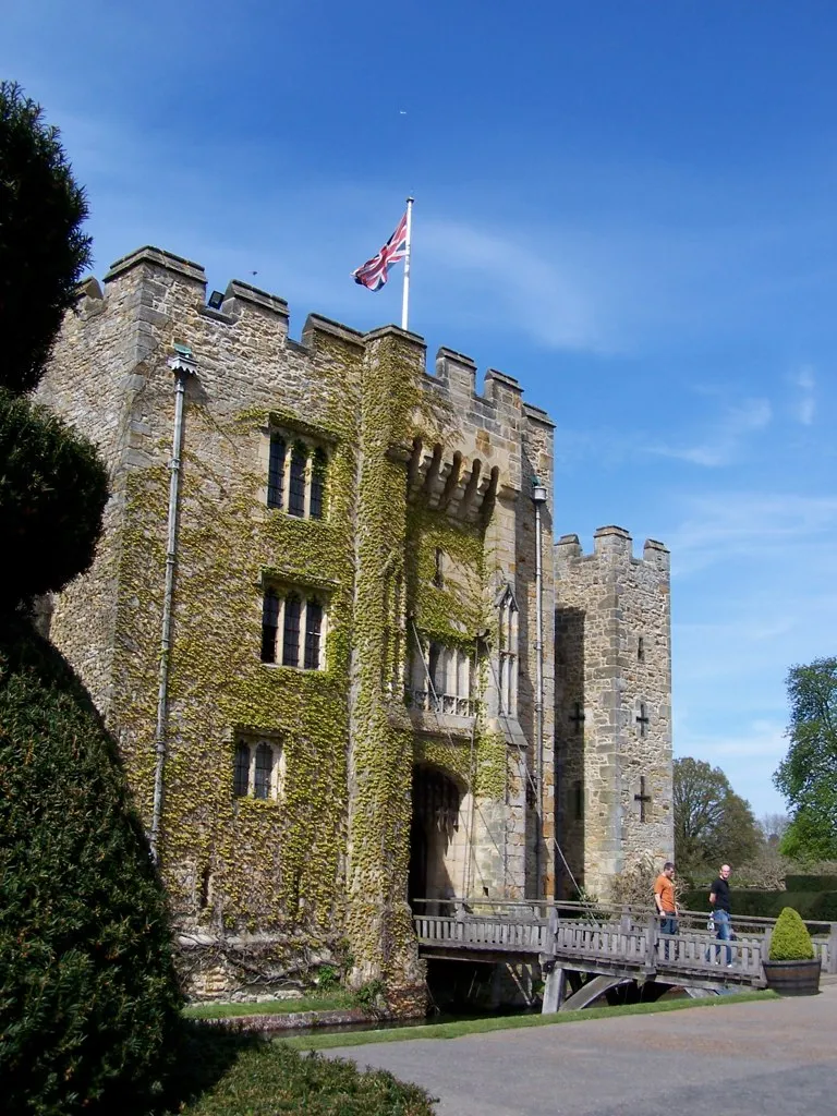 Photo showing: Front entrance to Hever Castle in Kent, famous as the childhood home of Anne Boleyn.