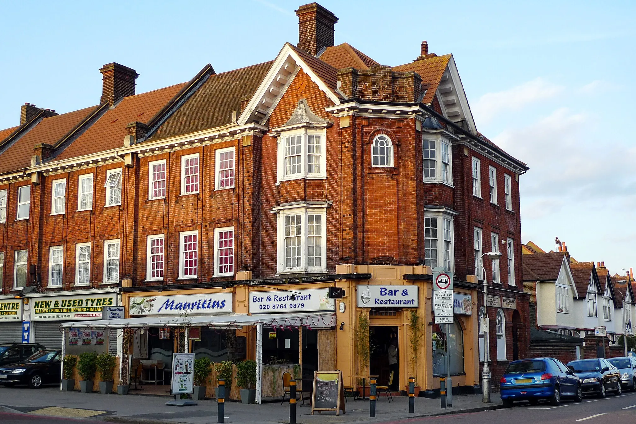 Photo showing: A bar and restaurant serving Mauritian food, oddly enough.
Address: 1136-1138 London Road.
Owner: (website).
Links:
Qype

London Eating