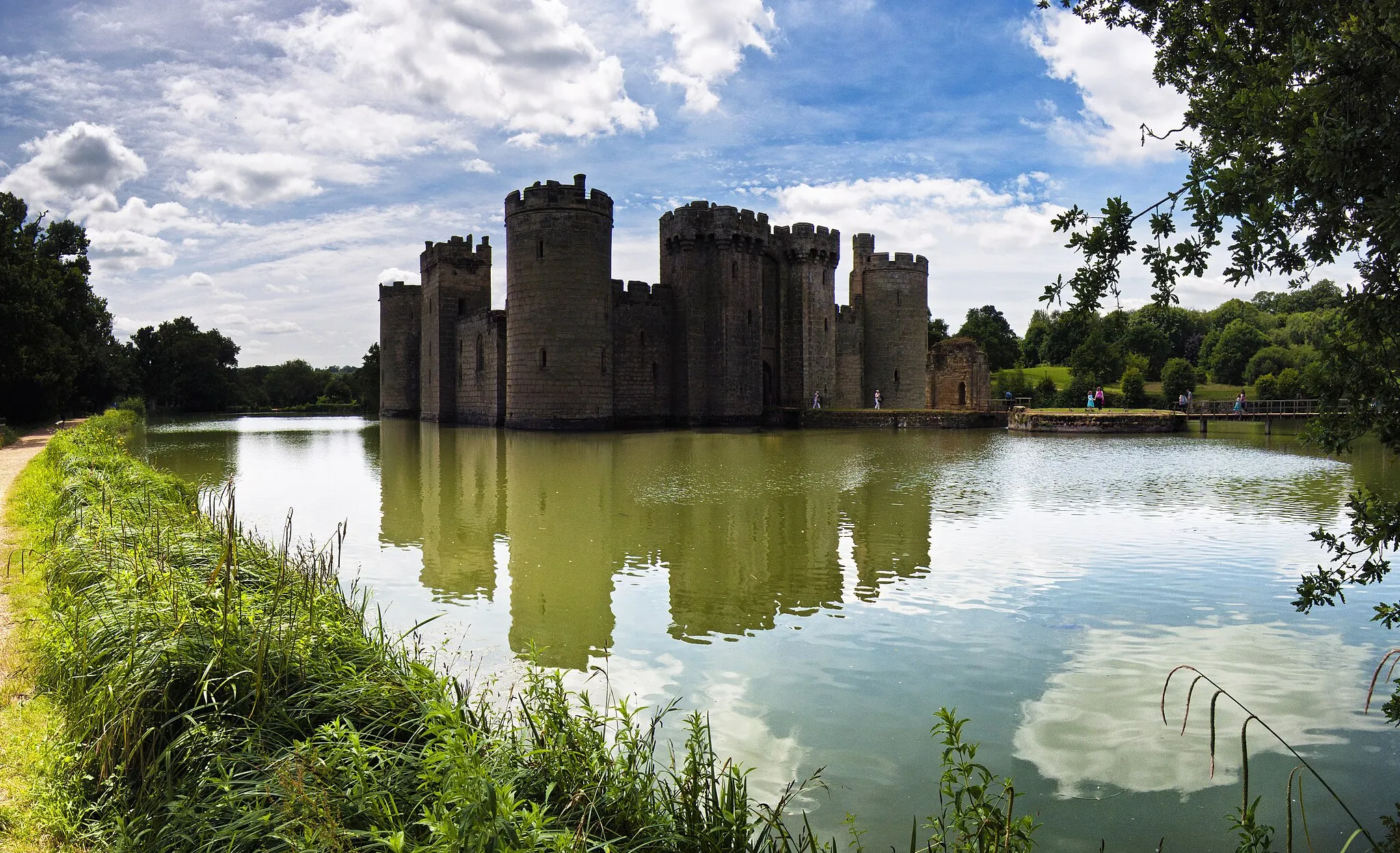 Photo showing: A composite photo of Bodiam Castle in East Sussex.
