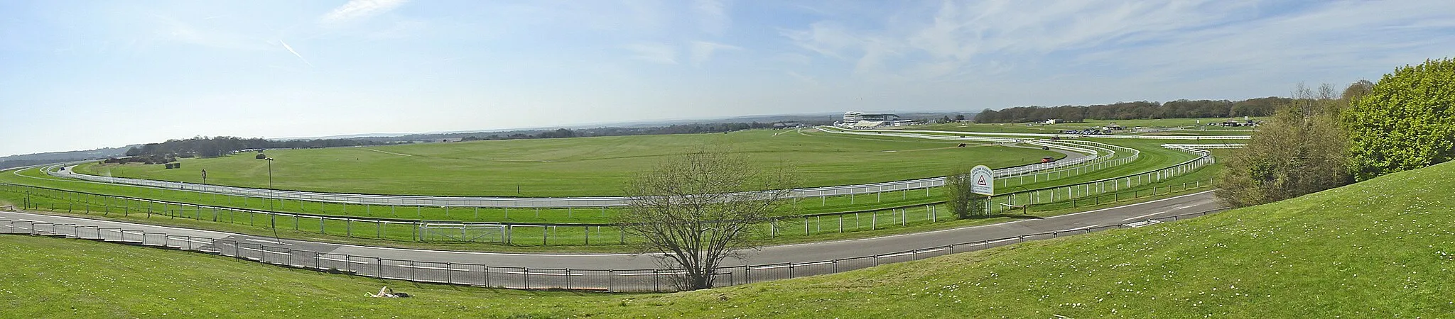 Photo showing: Panorama of The Derby Course from Tattenham Corner