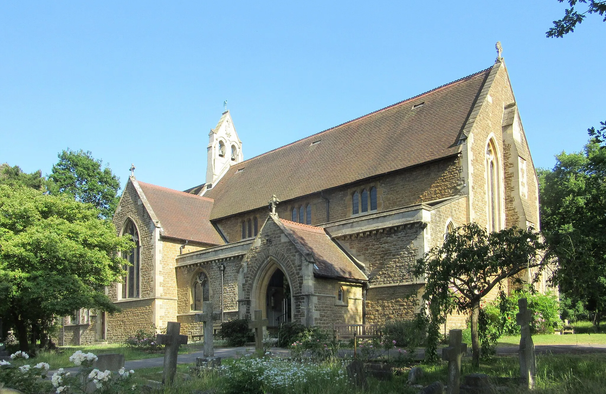 Photo showing: St Mary's Church, Church Road, Long Ditton, Borough of Elmbridge, Surrey, England.  The Anglican parish church of Long Ditton.