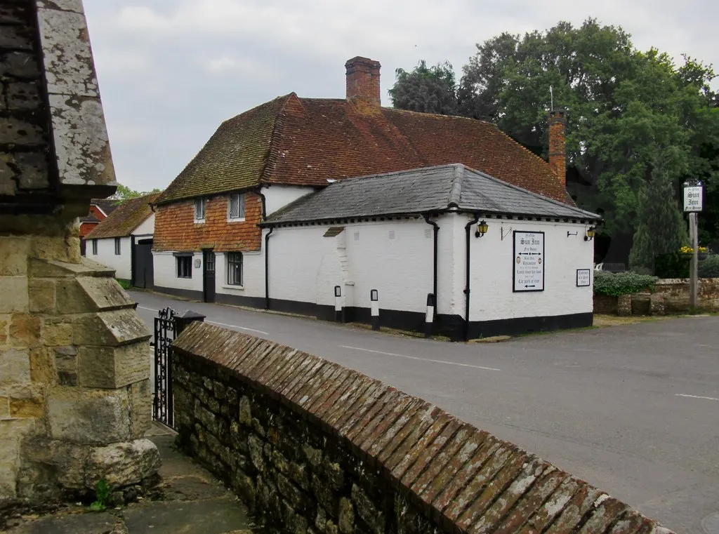 Photo showing: Plaistow: the Sun Inn seen from the churchyard