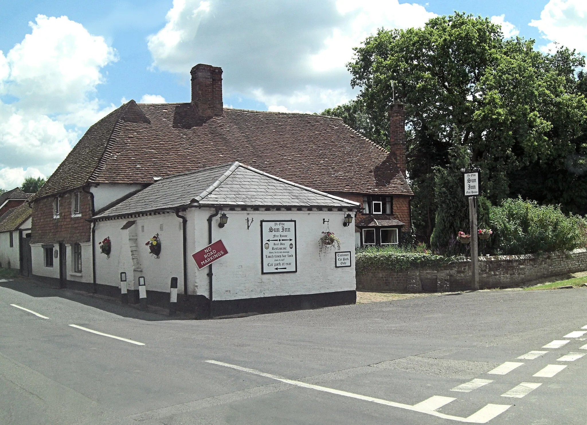 Photo showing: Ye Olde Sun Inn