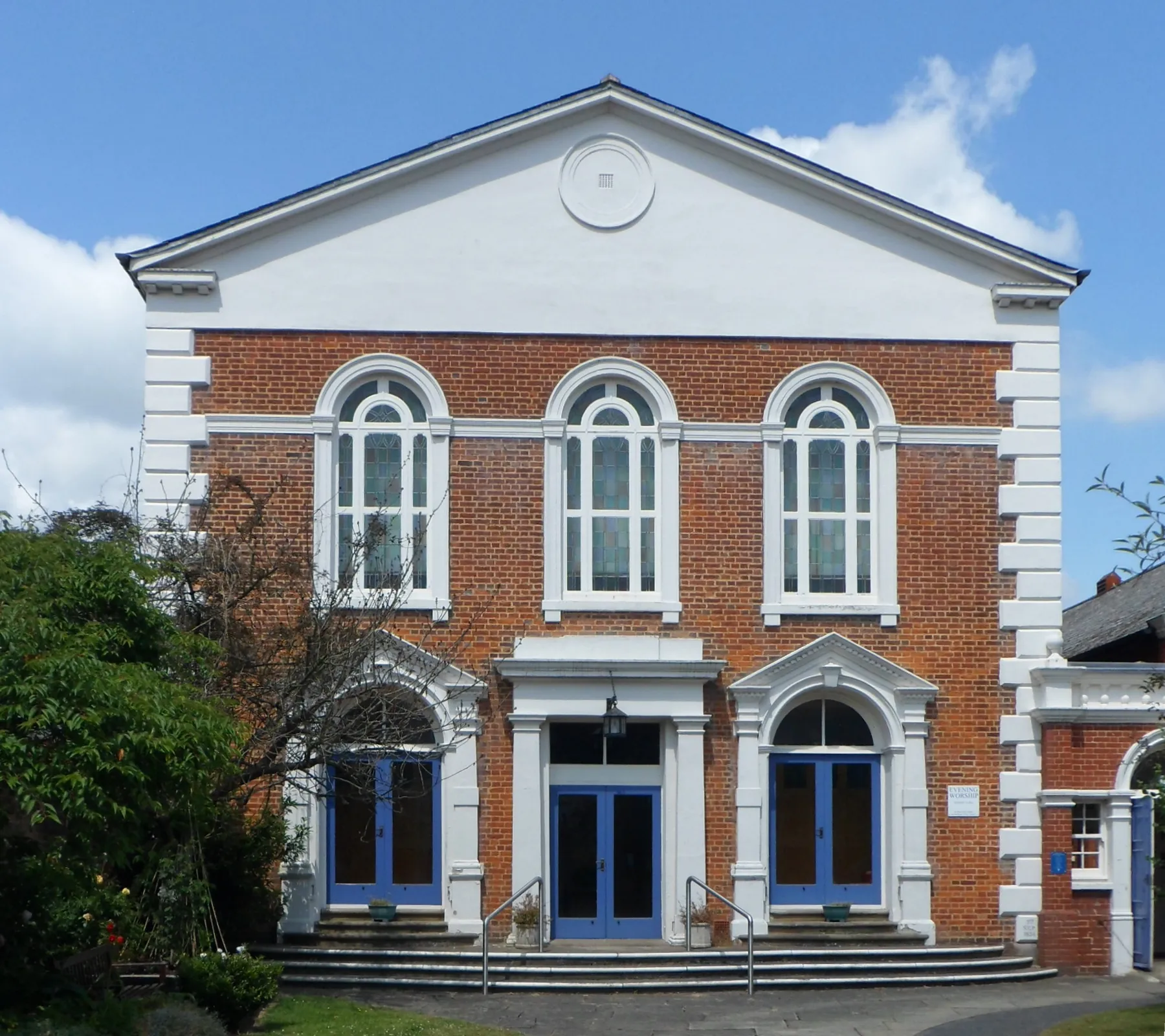 Photo showing: Dorking United Reformed Church, West Street, Dorking, Mole Valley District, Surrey, England.  A United Reformed Church serving Dorking.