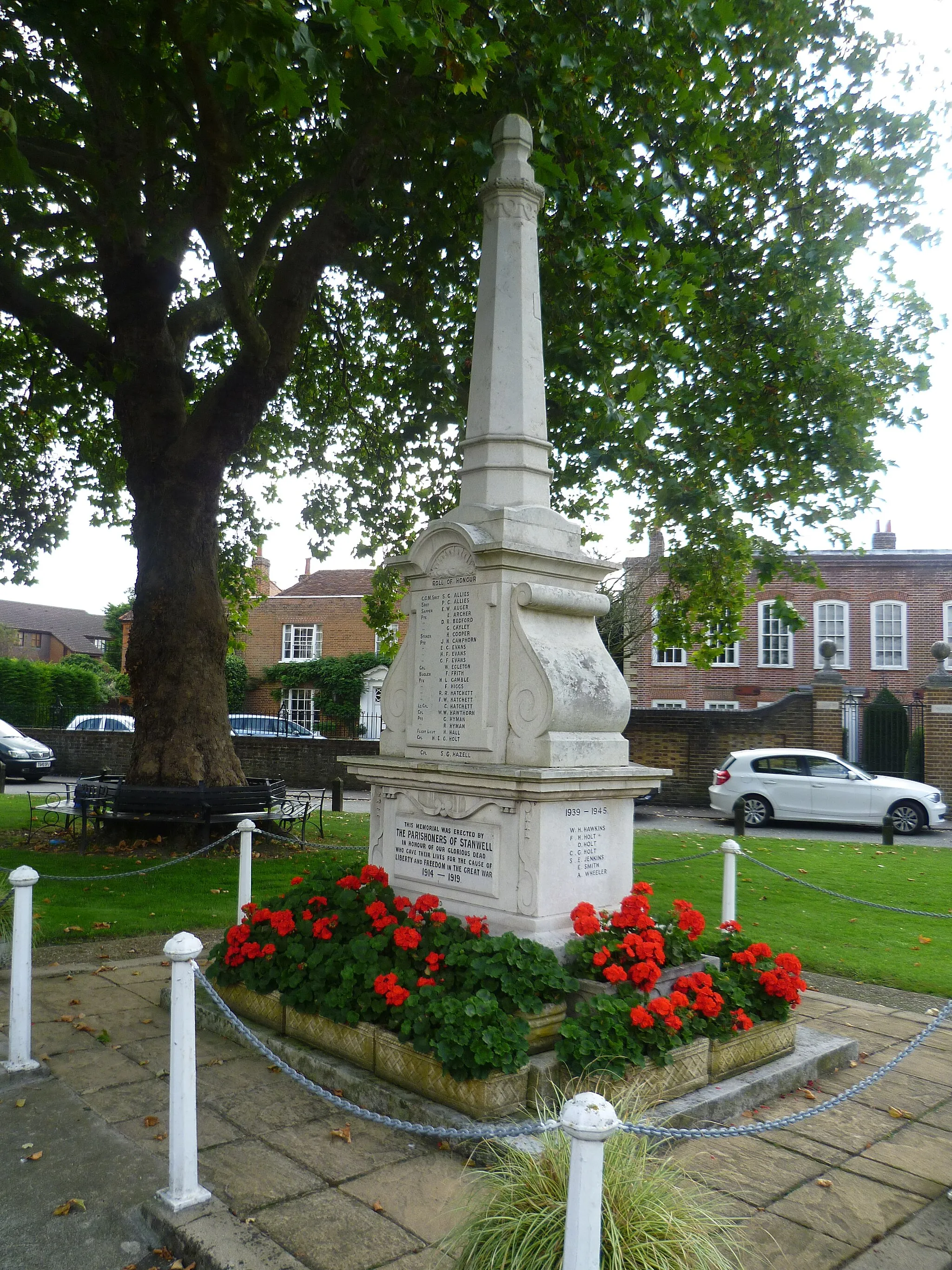 Photo showing: Stanwell War Memorial