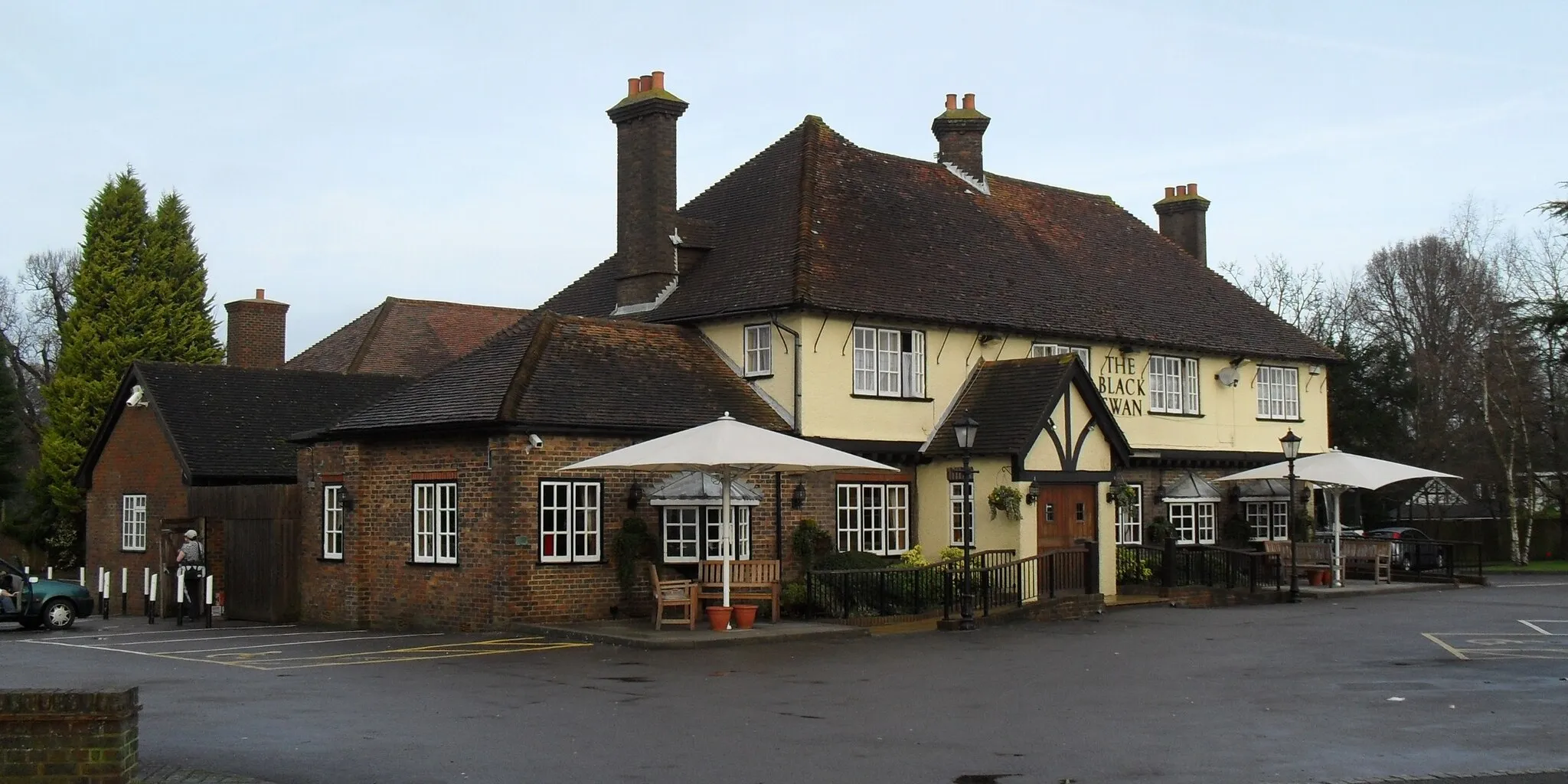 Photo showing: The Black Swan, Old Brighton Road South, Pease Pottage, Mid Sussex District, West Sussex, England.