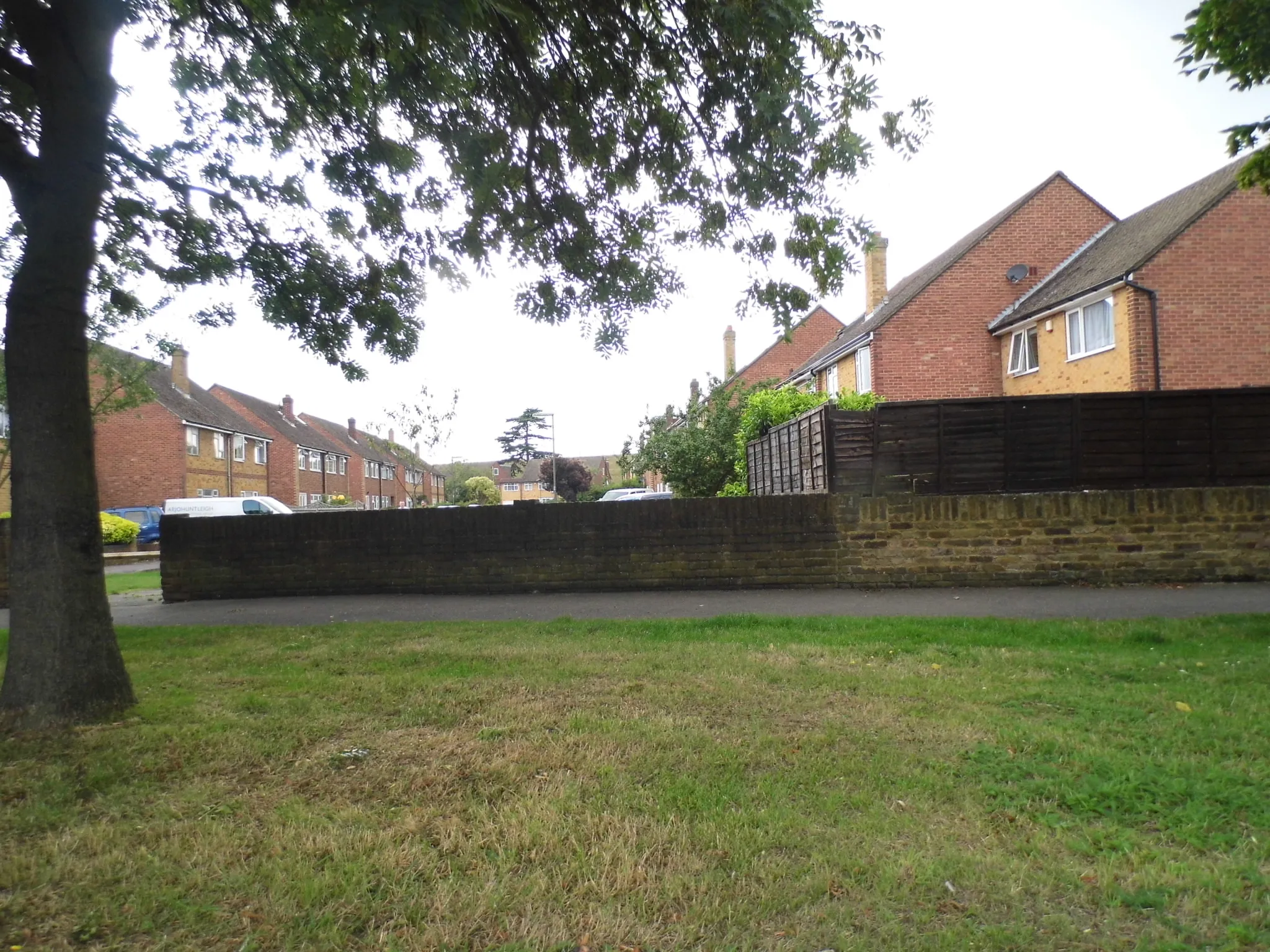 Photo showing: Houses on Almond Close from Charlton Road